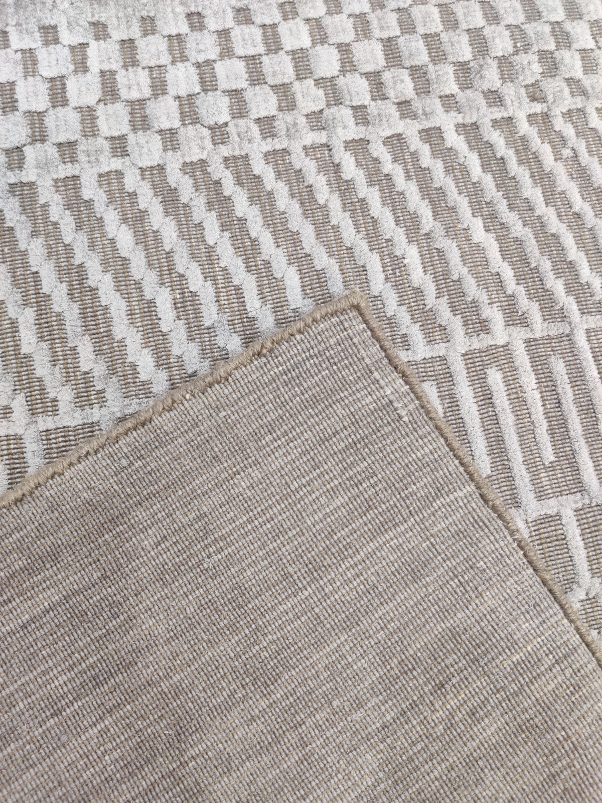Hand Woven Wool Viscose Area Rug for Living Room 5 x 8 ft Geometric Grey Modern