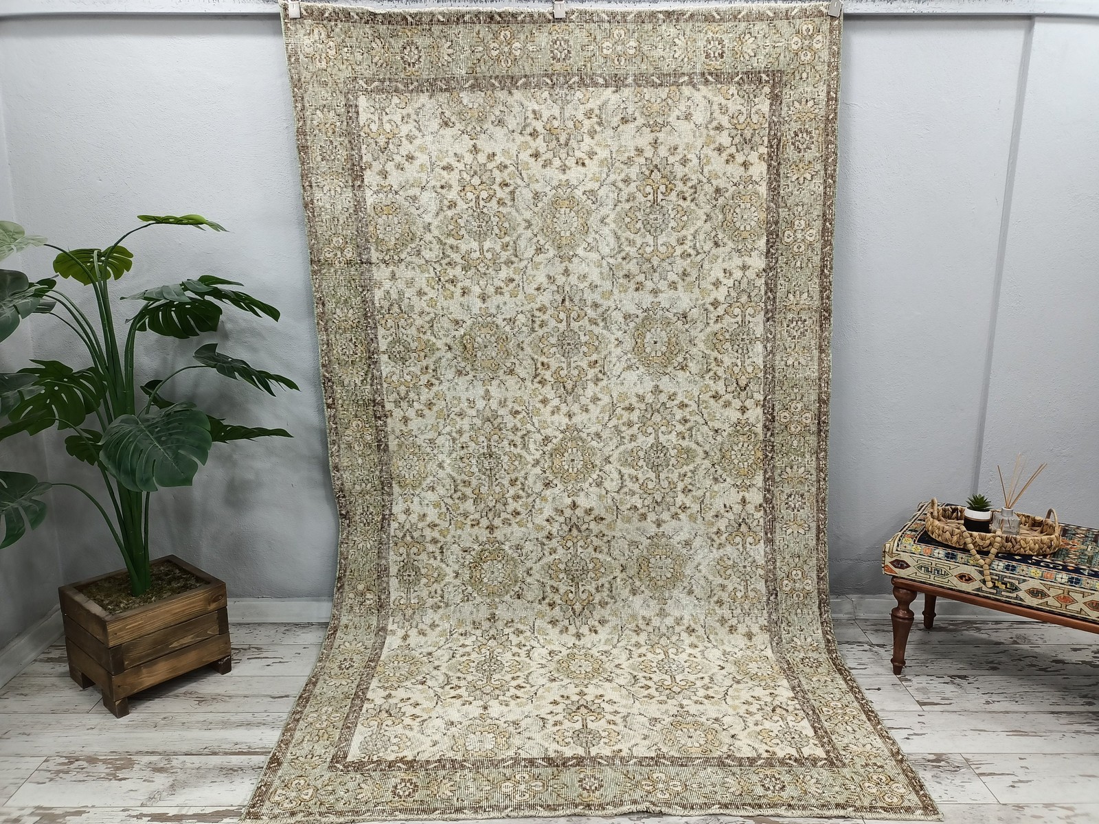 Turkish Rug Vintage Floral Oushak Wool Handknotted 5.5×9.3 Ft Bordered