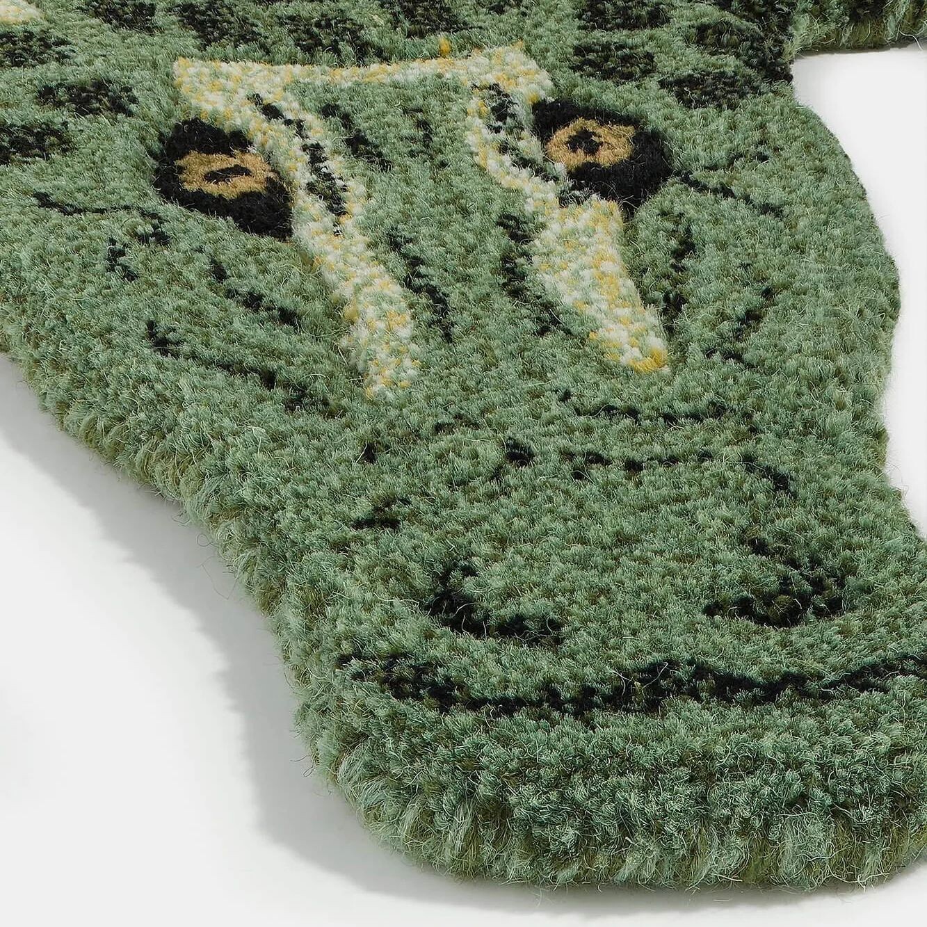 HAND TUFTED AREA RUG CROCODILE DESIGN RUG 5X9 GREEN COLOUR NEWZEALAND WOOL RUGS
