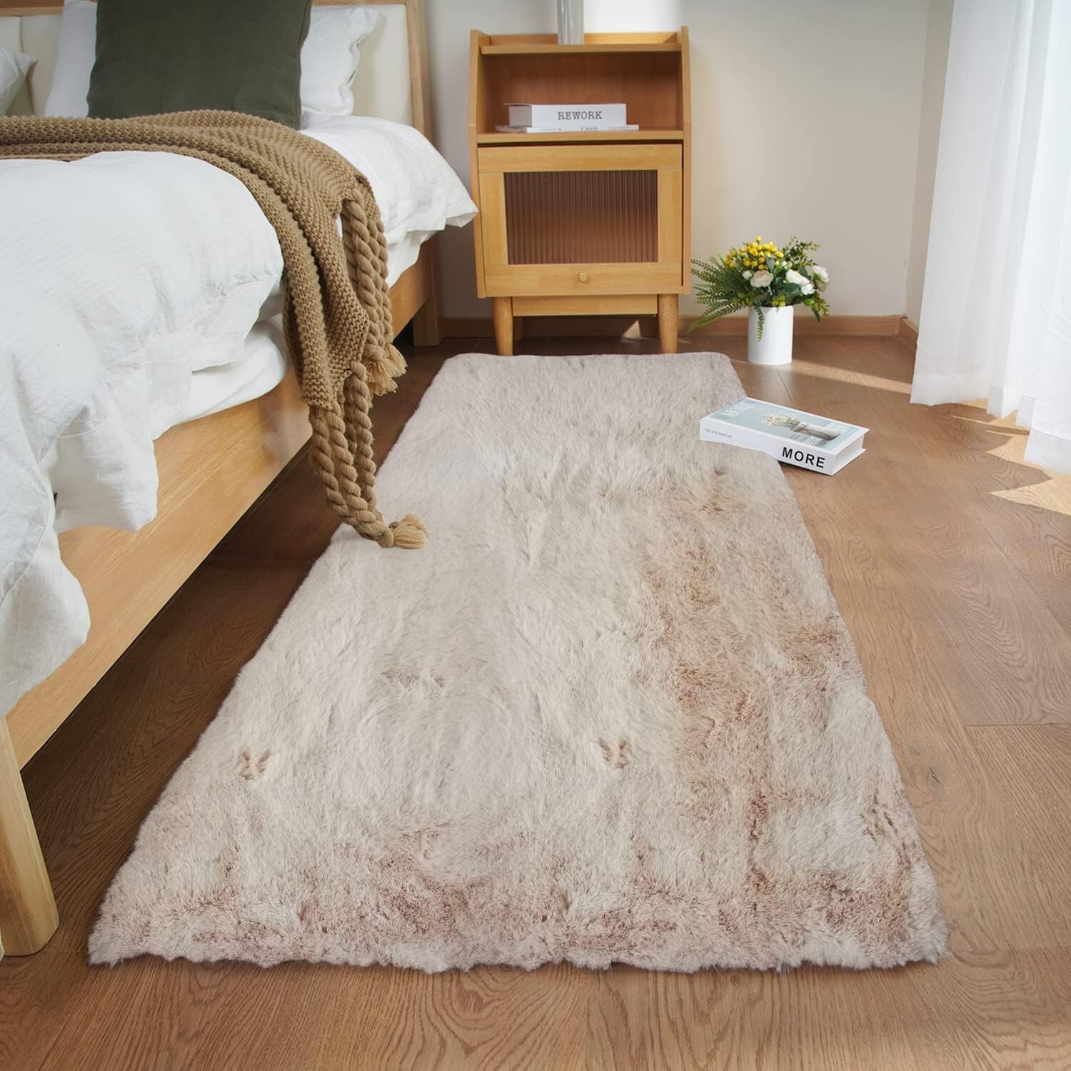 Ghouse Ultra Soft Faux Rabbit Fur Rug, Machine Washable Area Rugs for Bedroom Fl