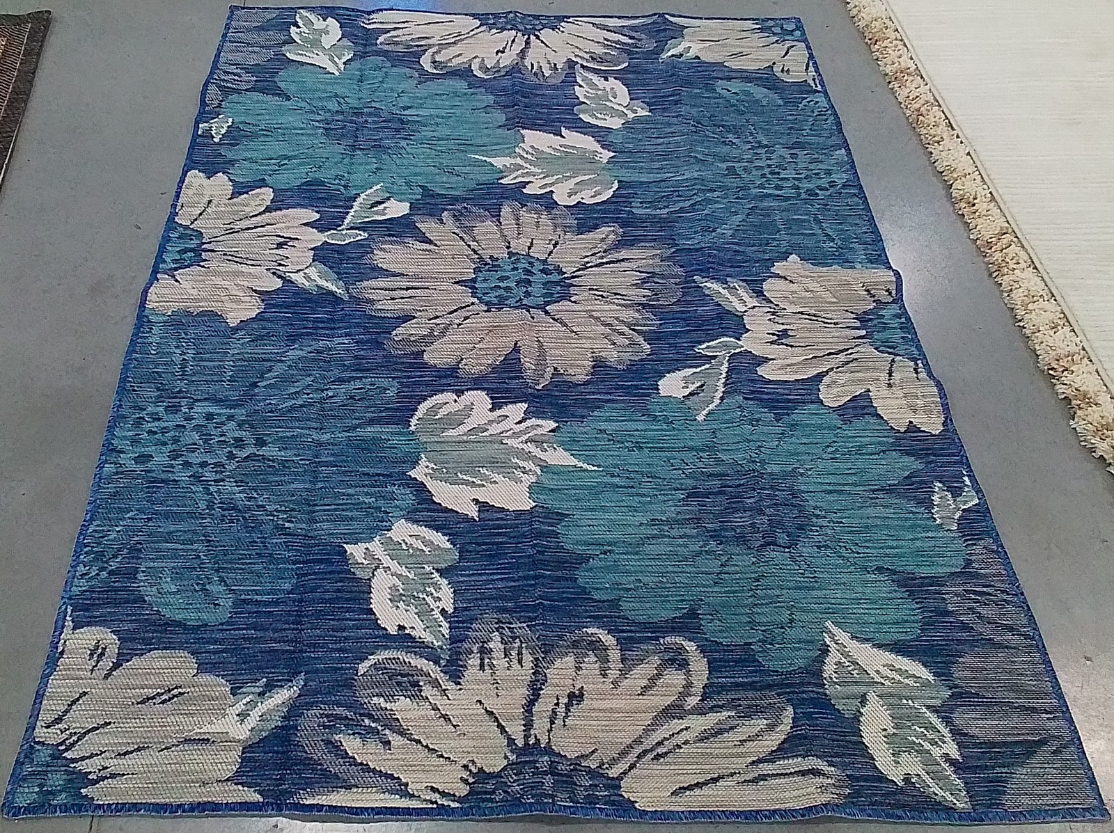 IVORY / BLUE GREY 4′-0″ x 5′-7″ Flaw in Rug, Reduced Price 1172807366 SUN689B-4