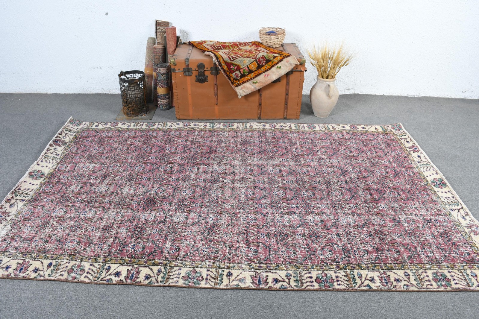 Vintage Large Rug 5,2×8,6 ft, Turkish Red Floral Wool Rug