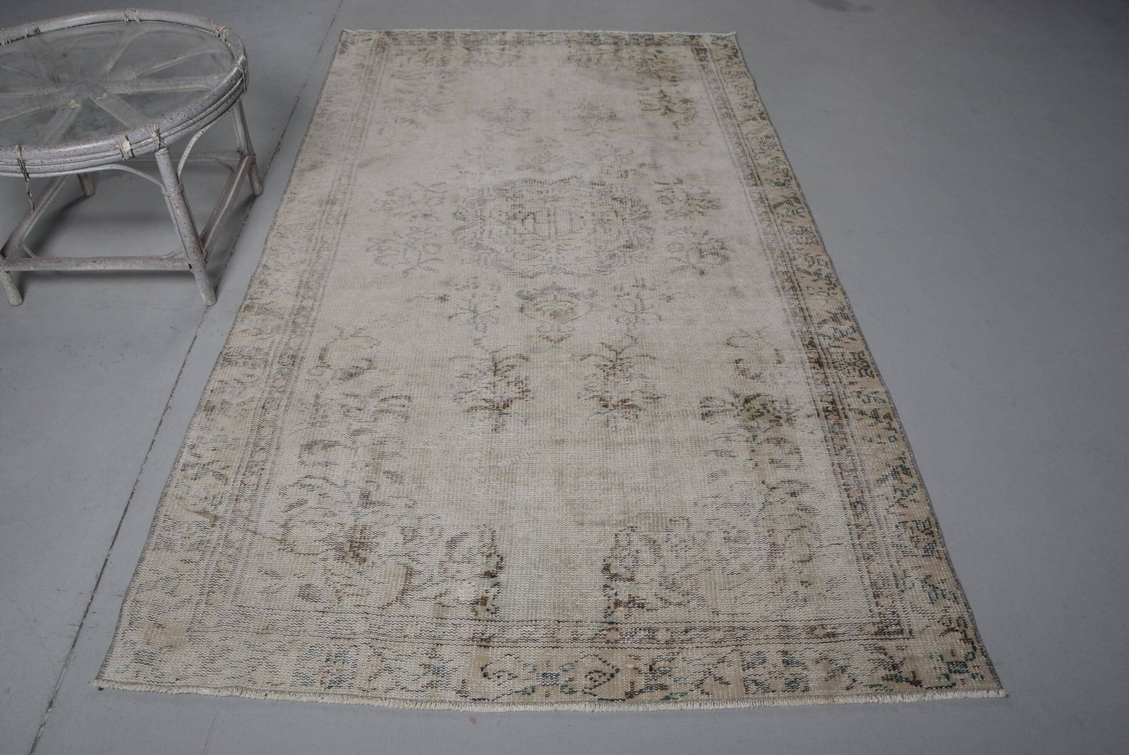 Vintage Area Rug 4,7×8,3 ft (143×252 cm), Turkish Beige Moroccan Rug
