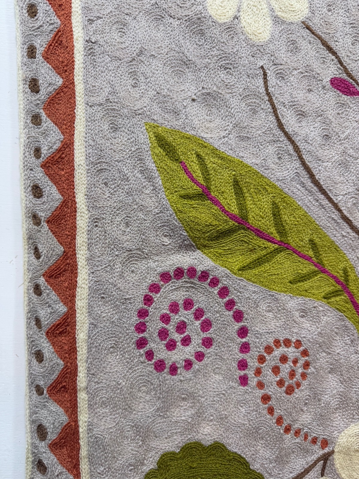 Vintage Beautiful Hand Wool Embroidered Kashmiri Chain Stitch Rug Floor Area