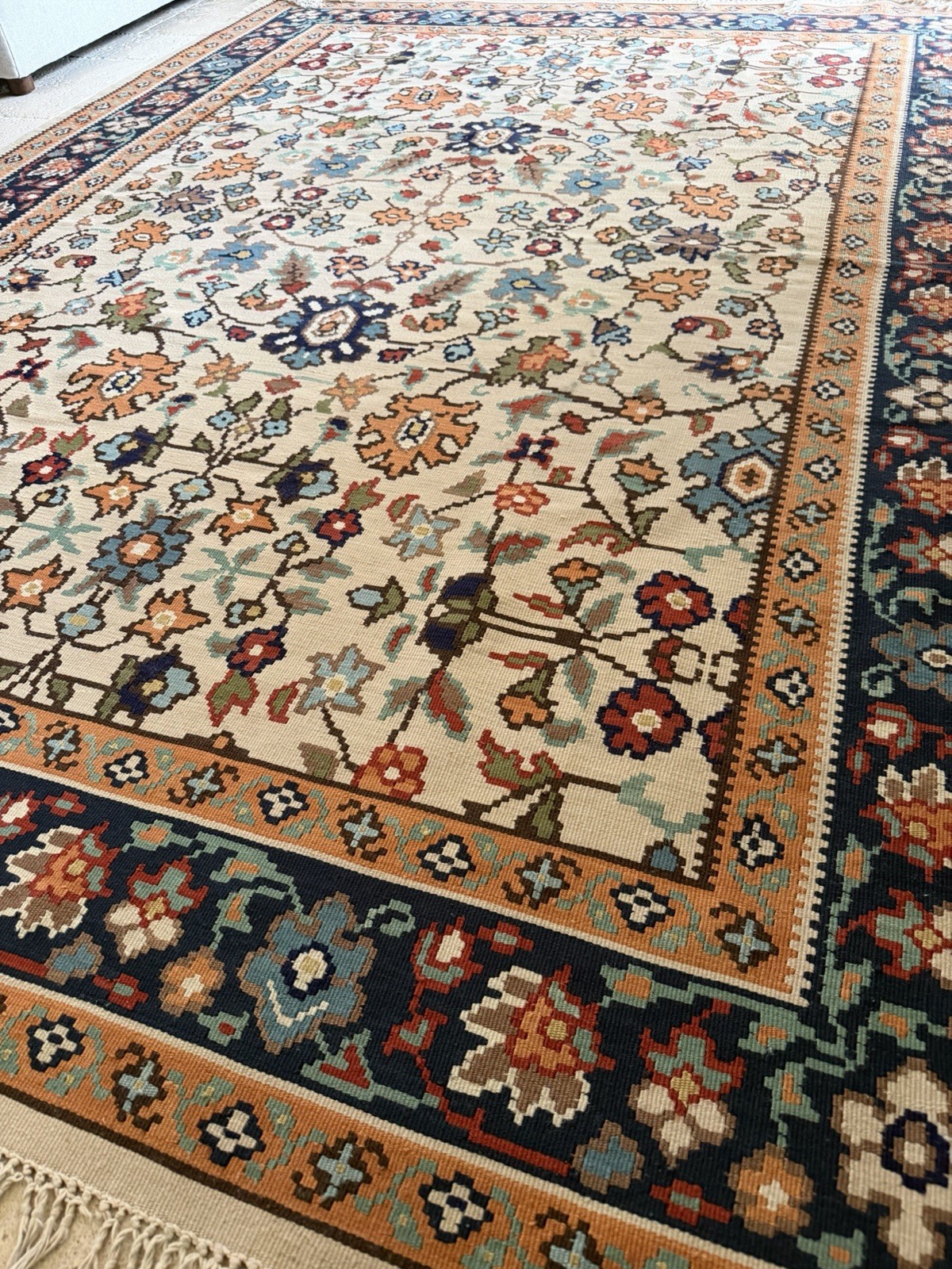 Hand-Woven Wool Floral Traditional Area Rug Multicolor Rectangle – 6’5” x 9’8”