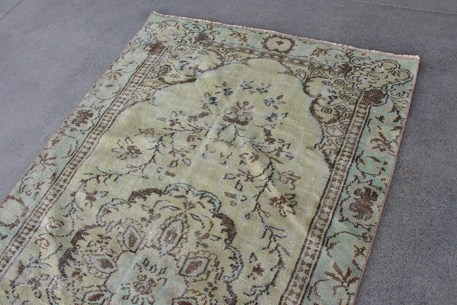 Vintage Turkish Rug 4,9×8,3 ft, Green Floral Rug