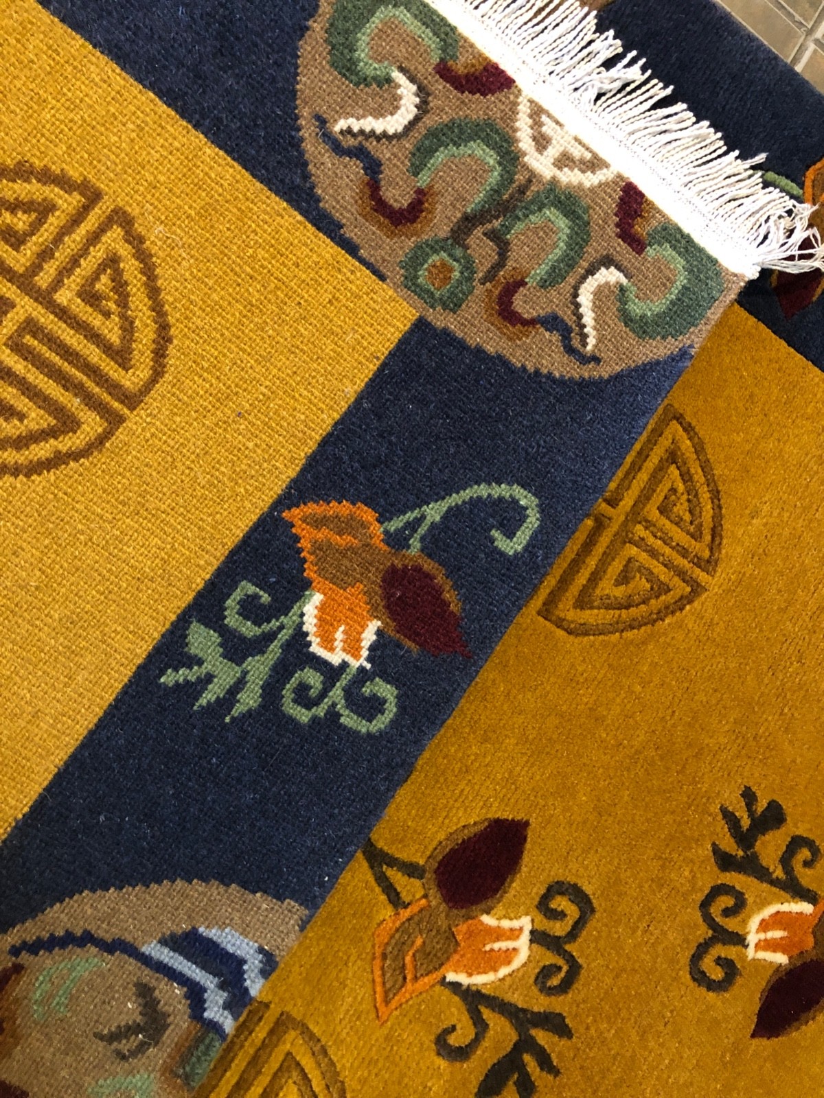 Hand knotted Tibetan cloud Traditional carpet ( 90 cm × 180 cm)