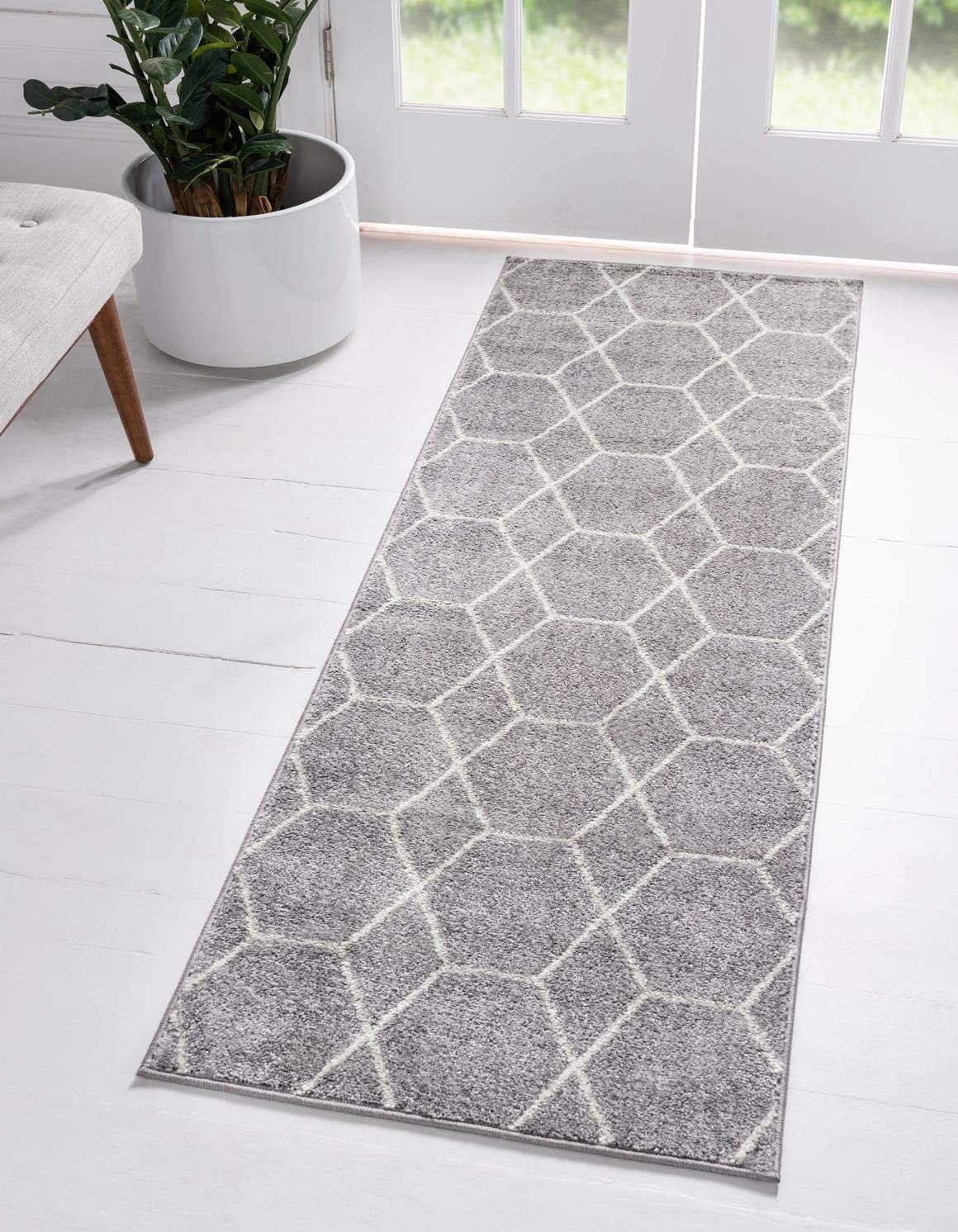 Trellis Frieze Collection Area Rug – Geometric (2′ x 6′ 1″ Runner Light Gray/…