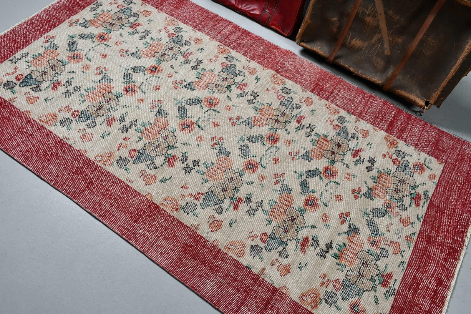 Vintage Area Rug 3,9×6,9 ft (119×211 cm), Turkish Red Solid Rug