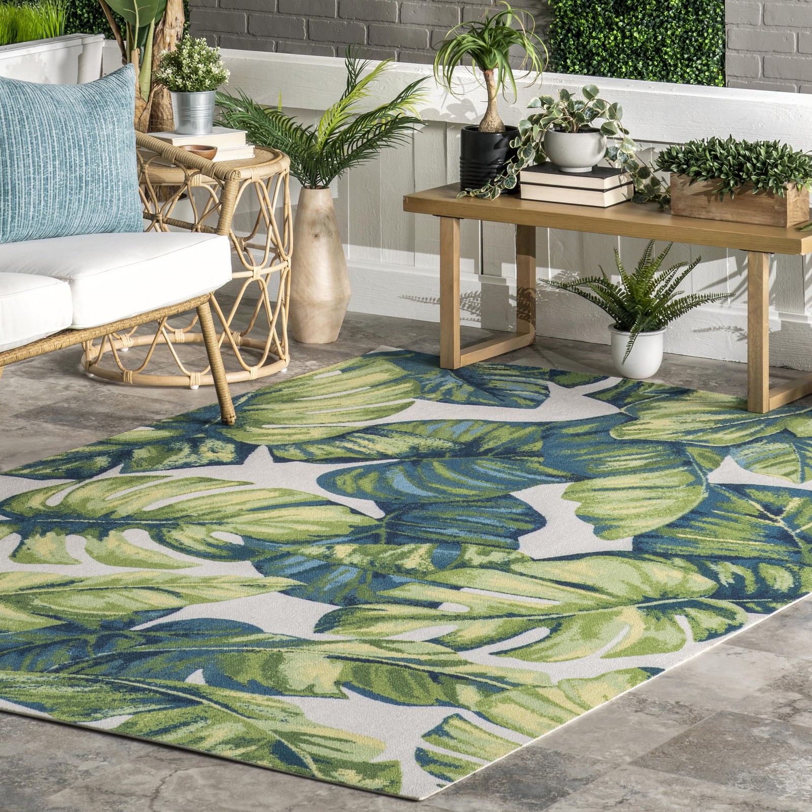 Lisa Floral Indoor/Outdoor Area Rug, 6′ Round, Multi