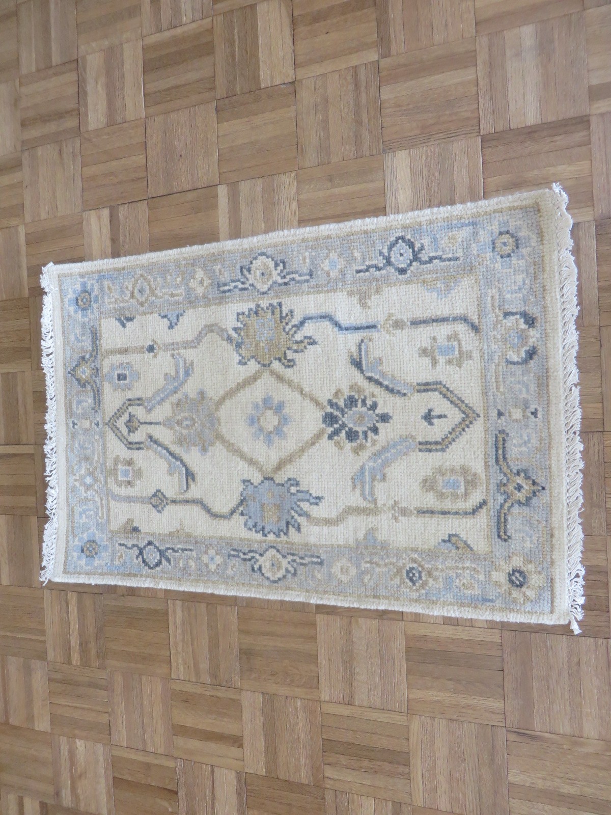 2’1 x 3’1 Hand Knotted Ivory Oushak Oriental Rug G16973