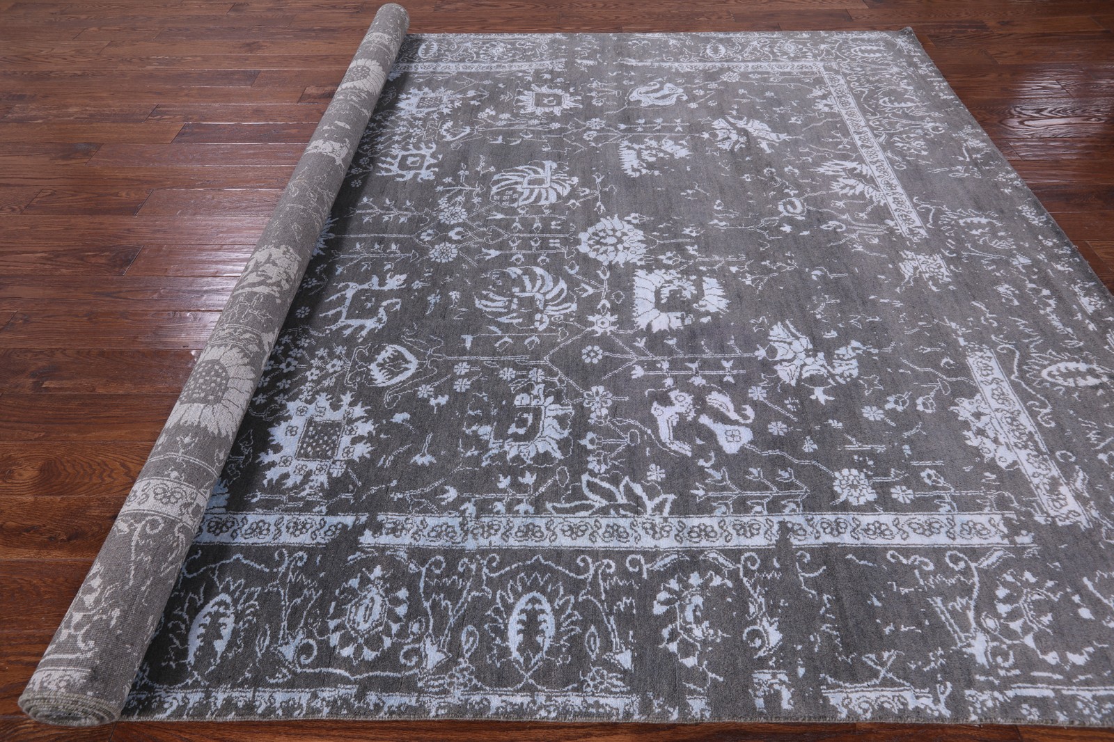 8′ 1″ X 10′ 0″ Traditional Wool & Silk Hand-Knotted Rug – Q6200