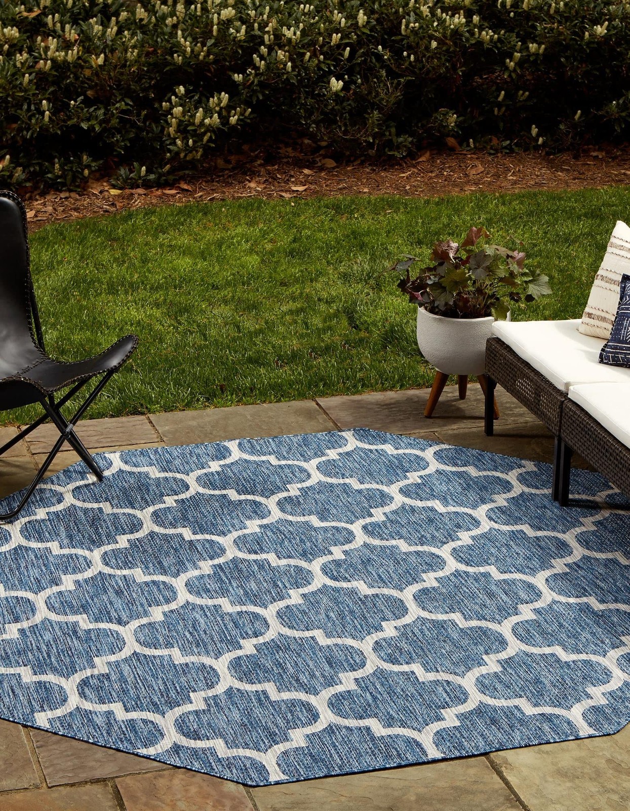 Outdoor Trellis Collection Area Rug Trellis octagon 8′ 0″ X 8′ 0″ Navy Blue/ Iv