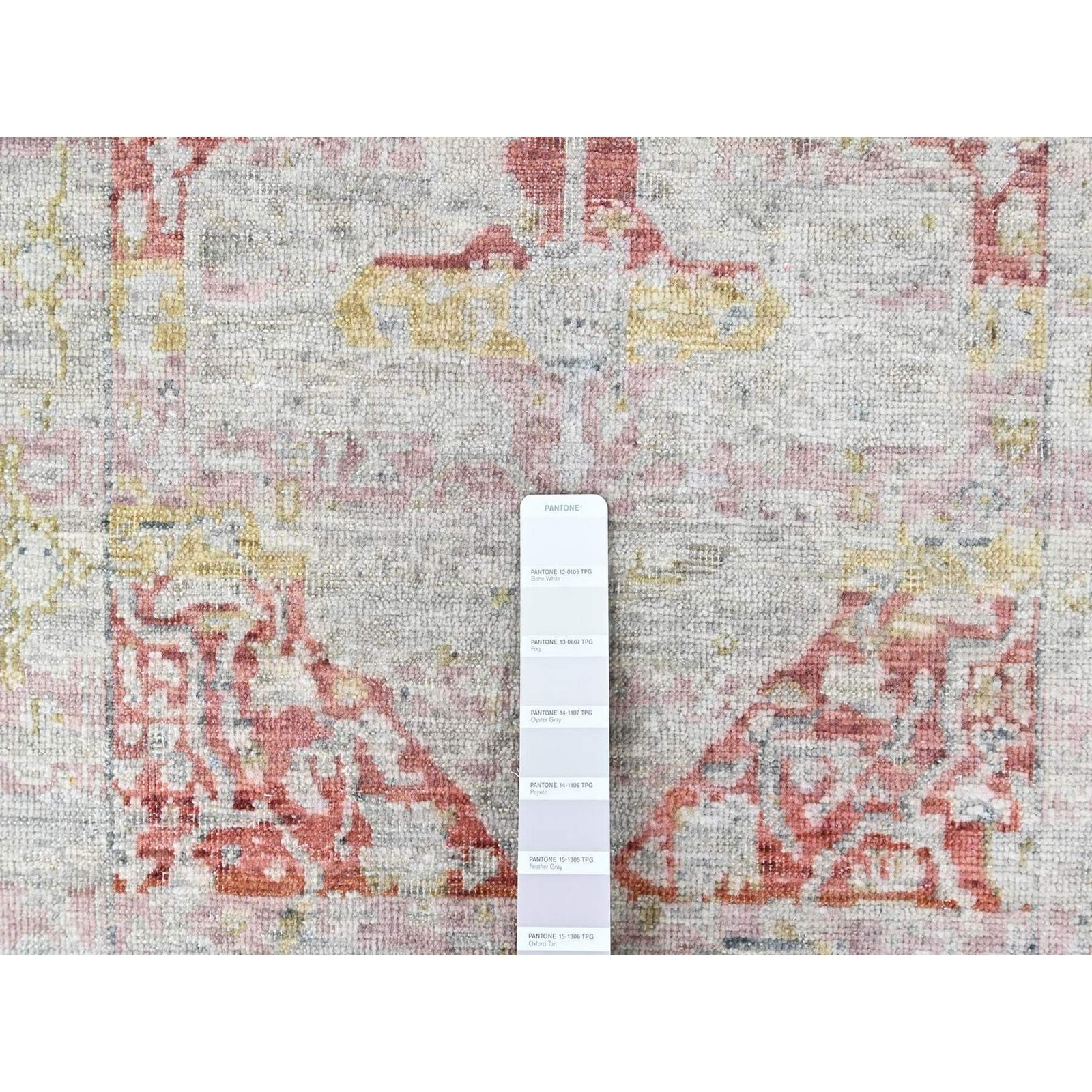 2’x3′ Ivory-Red Ziegler Mahal with Medallion Design Hand Knotted Wool Mat Rug
