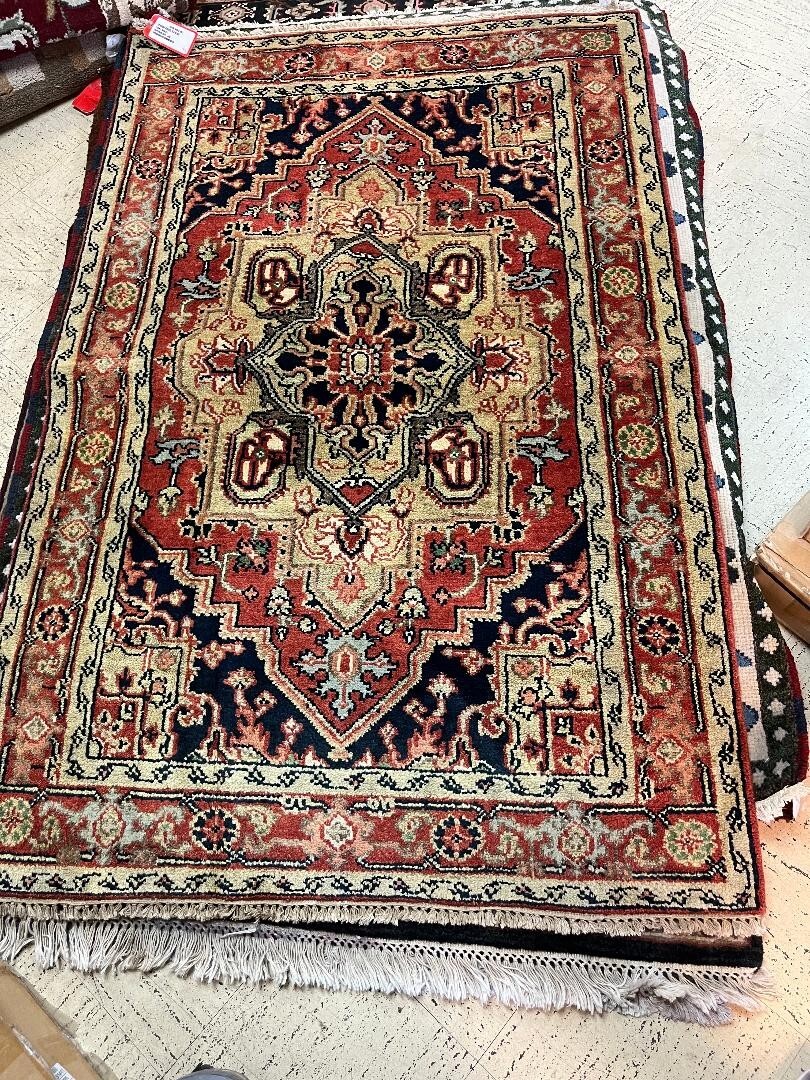 Area Rug in Multicolored AREA RUGS 4 x 6 MISC PATTERNS AND COLORS