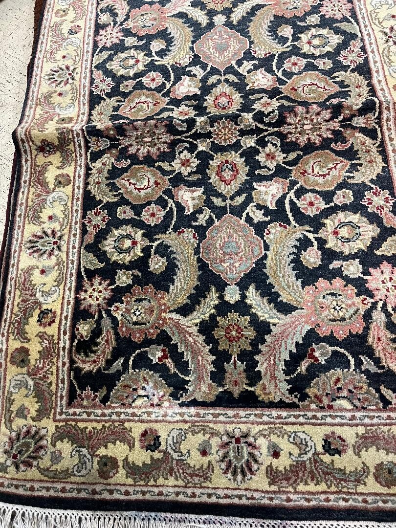 Area Rug in Multicolored AREA RUGS 4 x 6 MISC PATTERNS AND COLORS