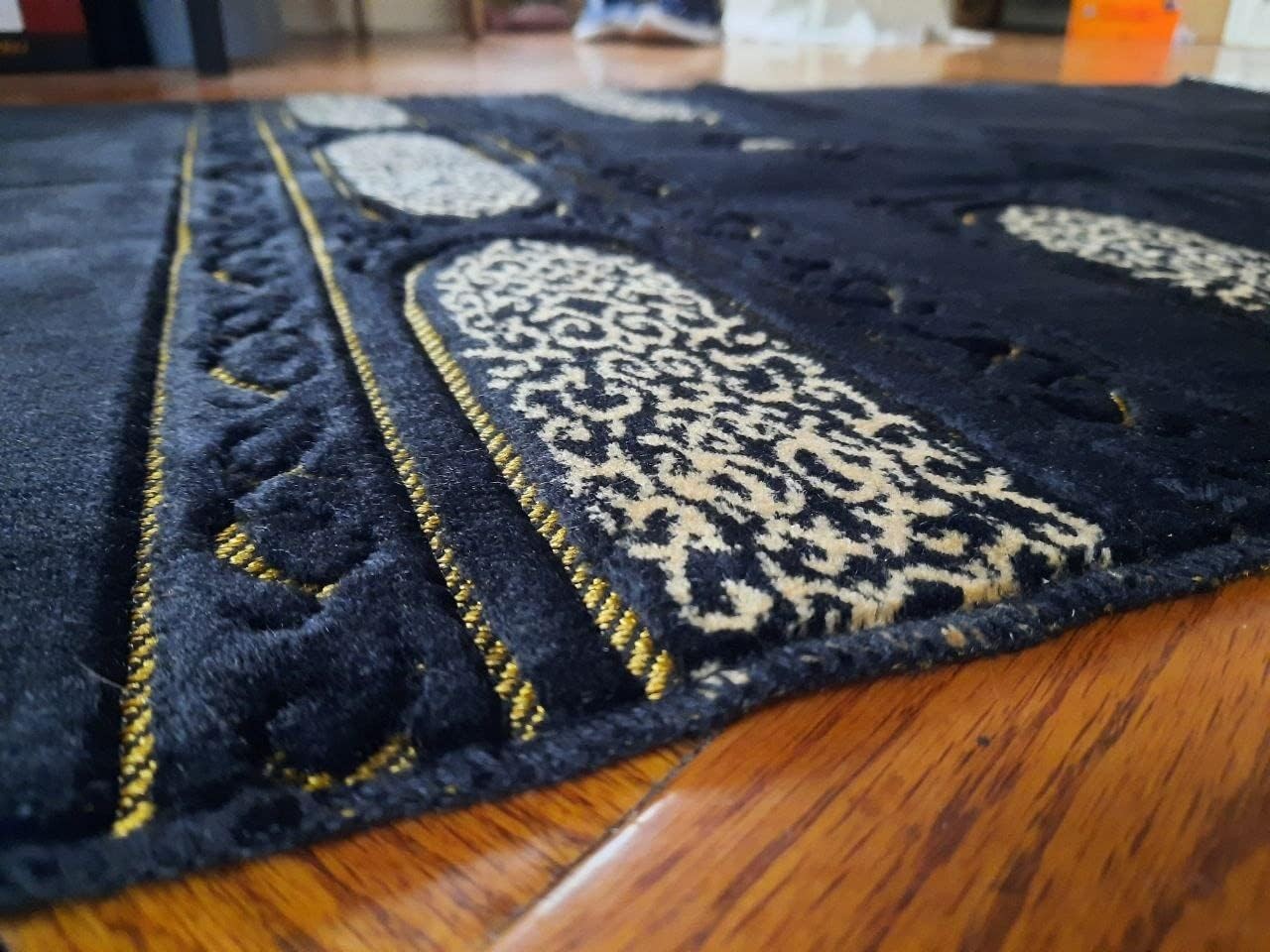 Prayer Mat/Rug – Janamaz – Sajda – سجادة صلاه – جائے نماز – نماز آسنوں – प्रा…
