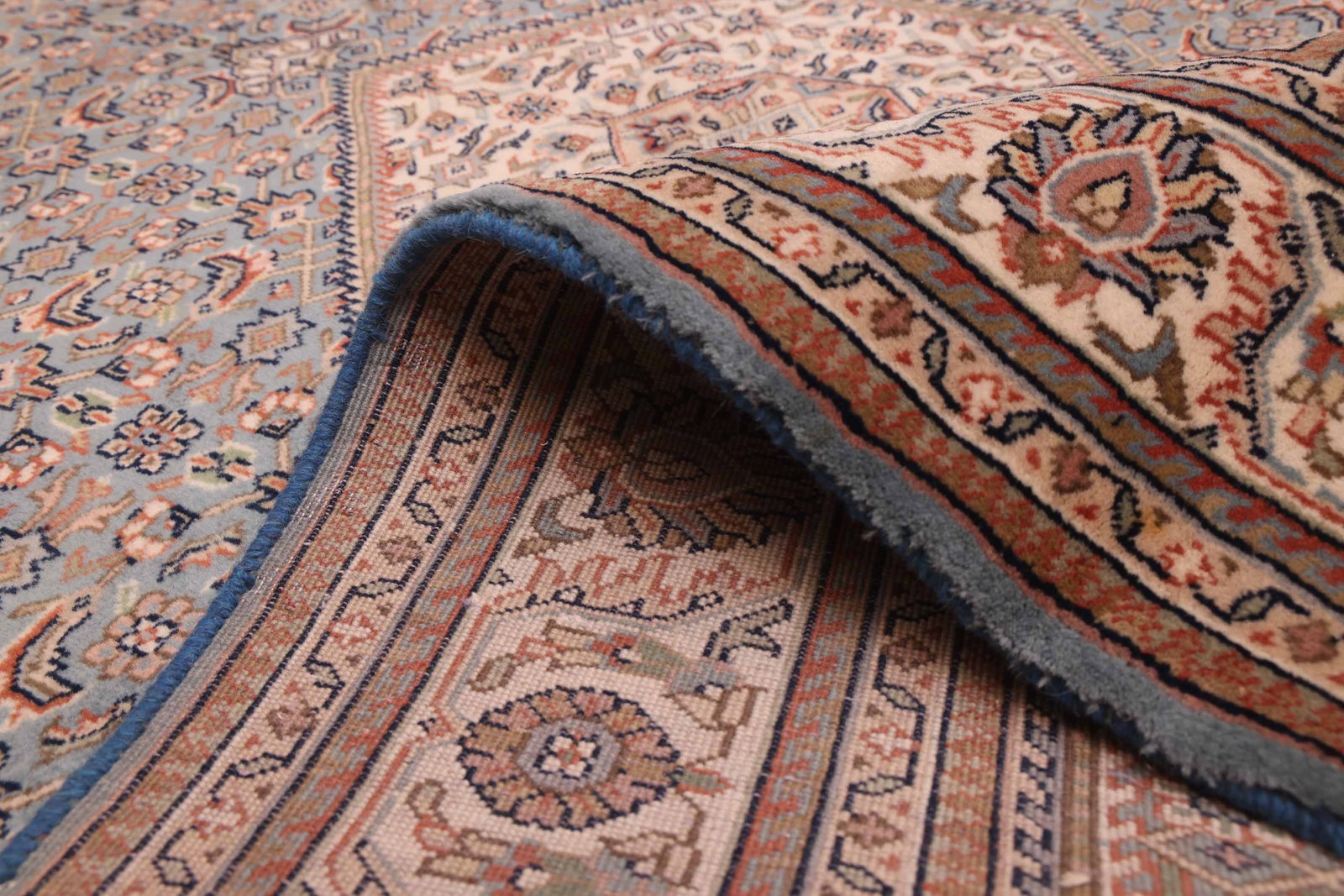 Vintage 5’9″ x 7’9″ Traditional Hand Knotted Vegetable Dye Wool Area Rug