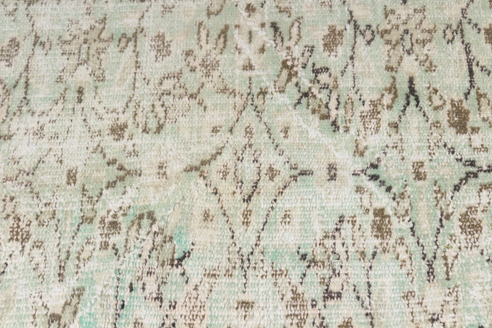 Vintage Turkish Rug 5×7,9 ft, Green Area Moroccan Wool Rug