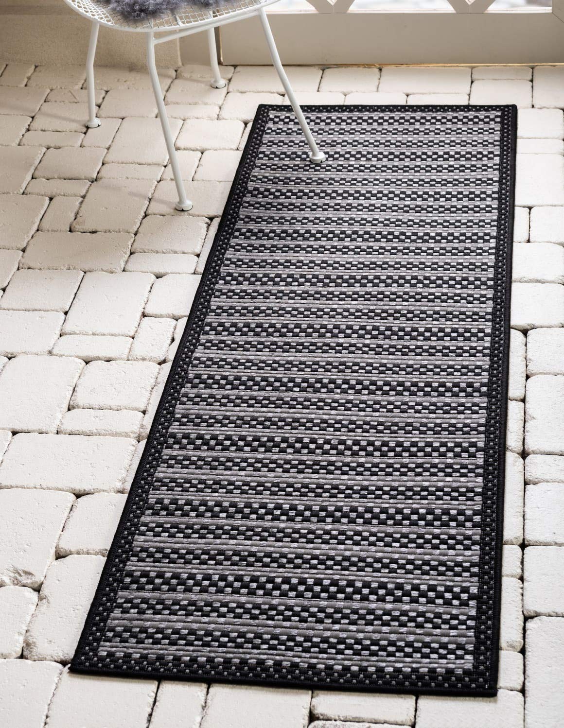 Unique Loom Outdoor Border Collection Area Rug – Checkered (2′ 2″ x 6′ Runner
