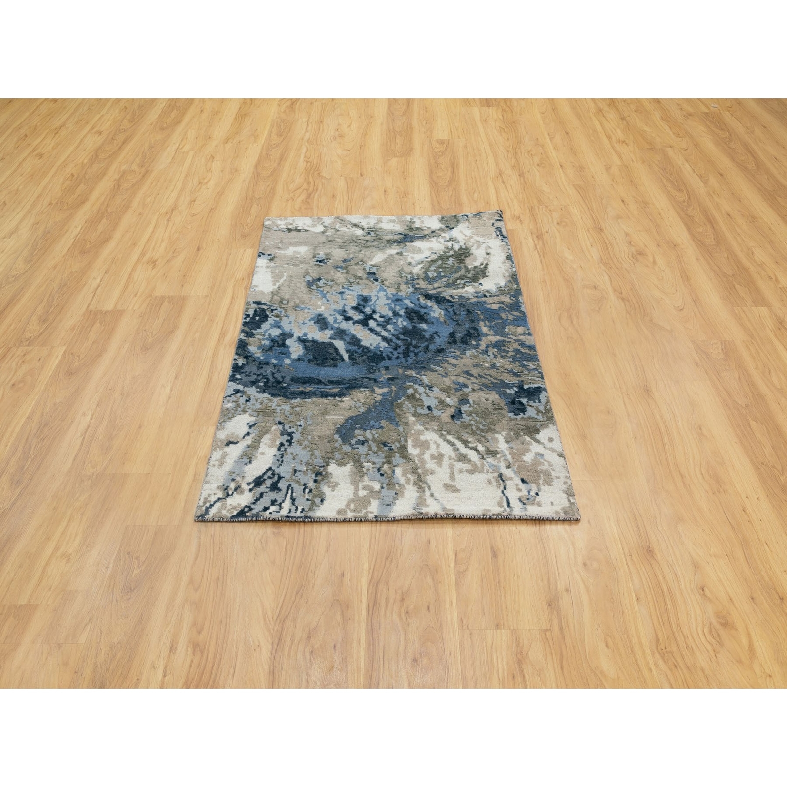 3’1″x5′ Blue-Ivory Abstract Design Wool-Silk Hi-low Pile Hand Knotted Rug R62028