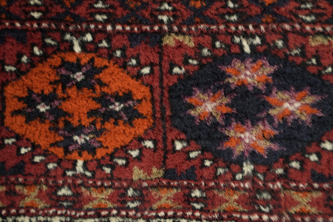 Geometric 5×6 Wool Traditional Oriental Rug in Rust Red & Ivory
