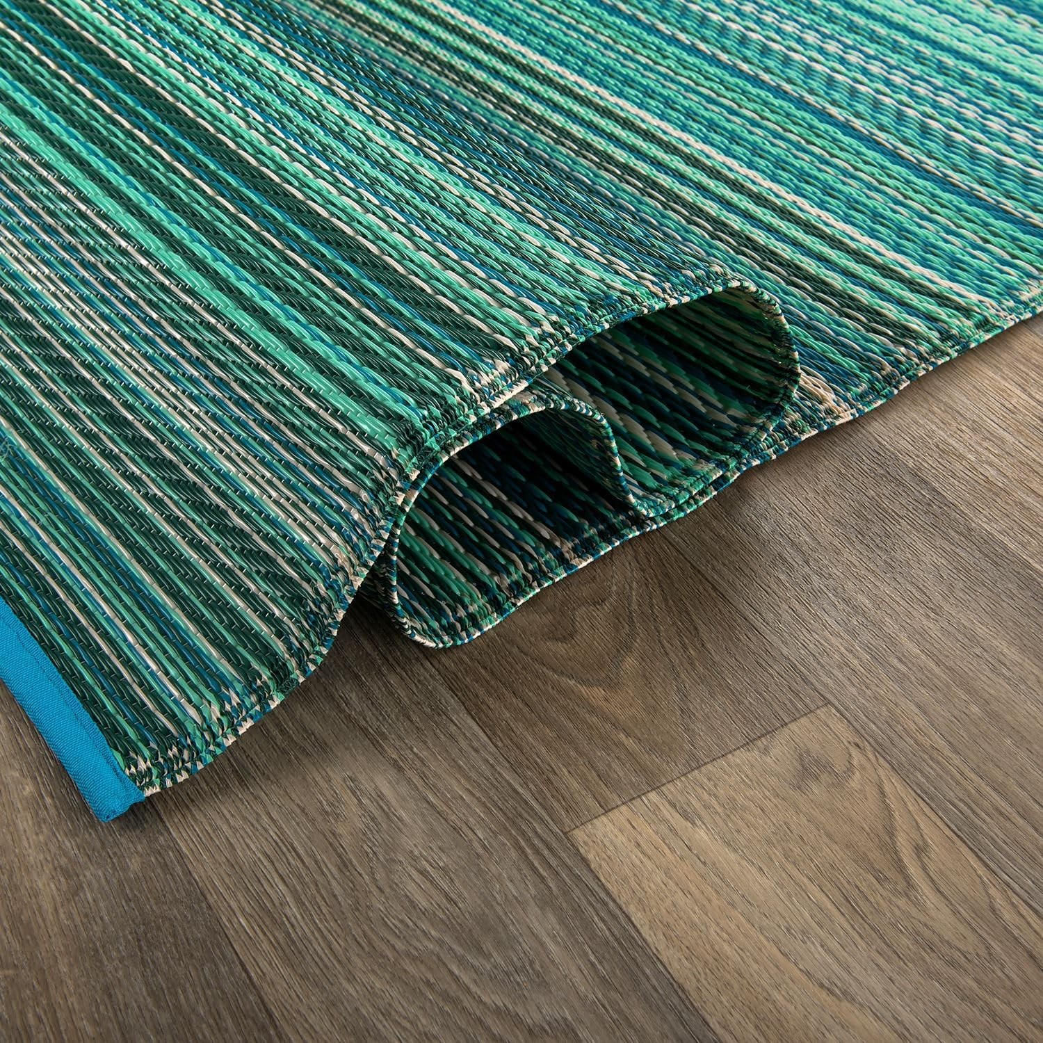 Contemporary Stripe Reversible Crease-Free Waterproof Premium Recycled Plastic