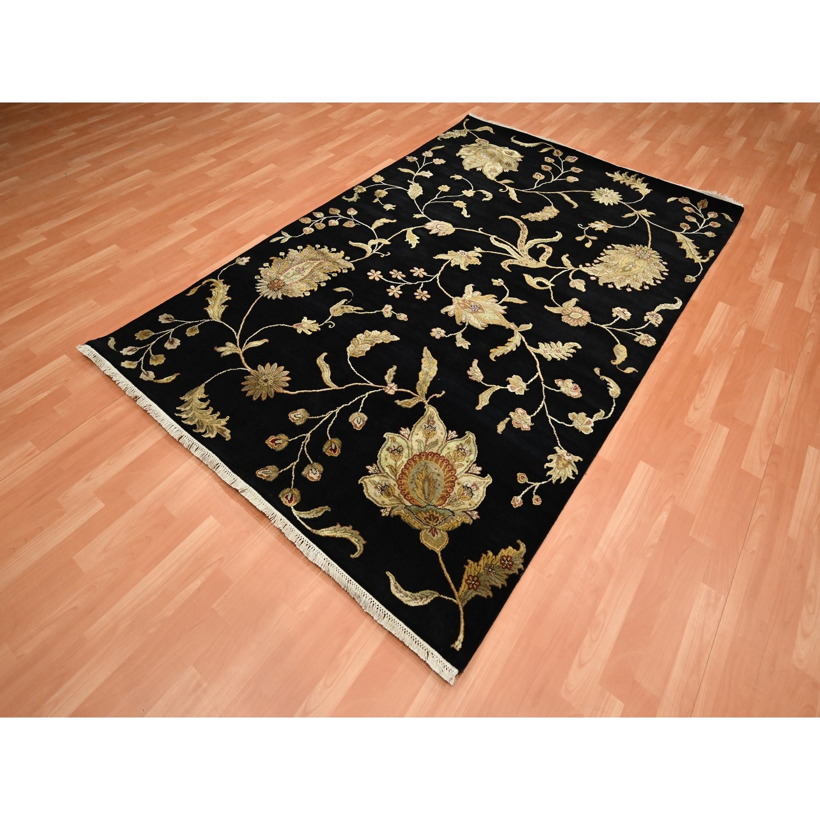 5’10″x8’10” Black Botanical Design Wool & Silk Hand Knotted Oriental Rug R75601