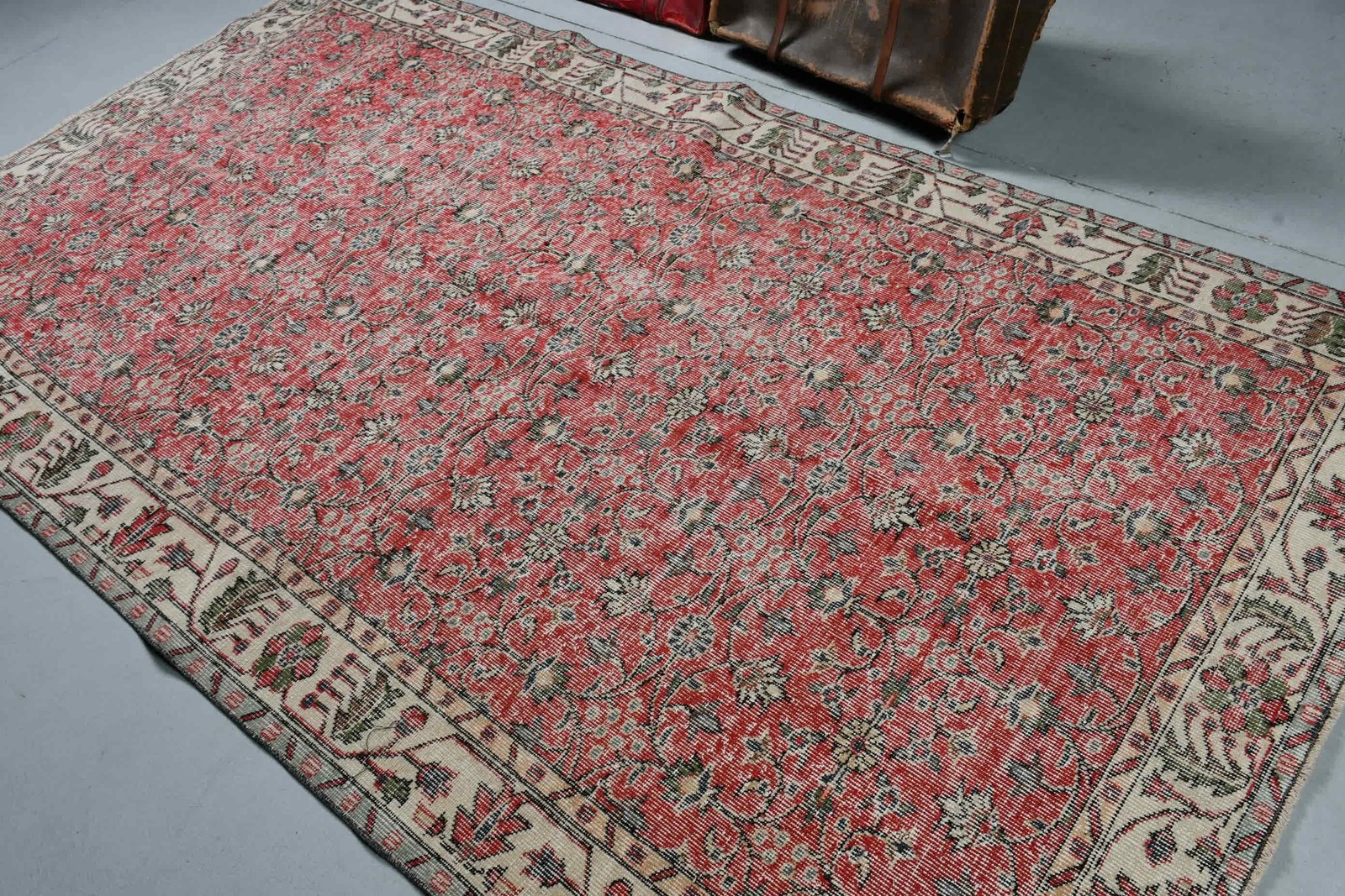 5,2×9,3 ft Vintage Turkish Rug, Large Rug, Red Gray Bordered Wool Rug