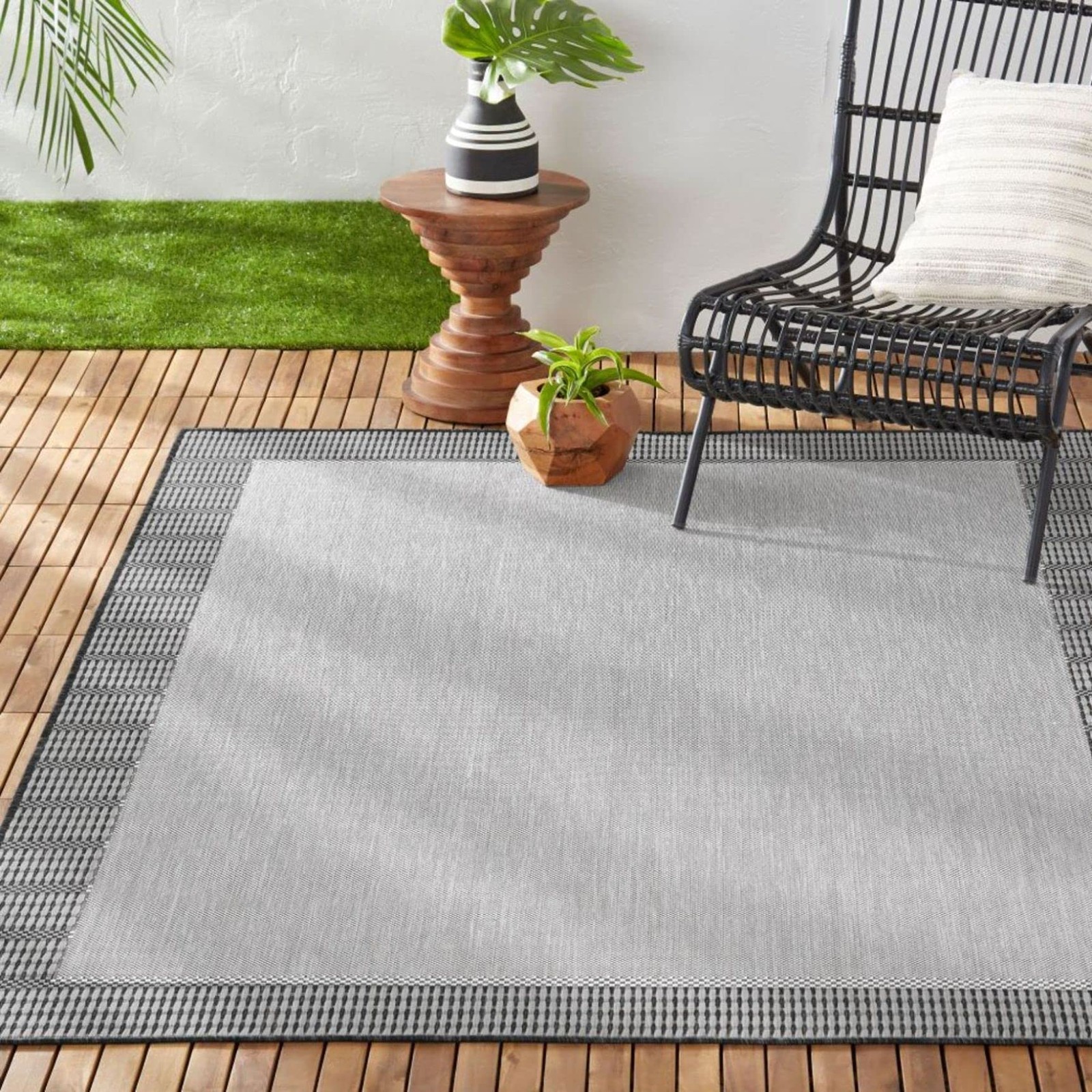 Nicole Miller New York Patio Country Landry Rug 7’9″x10’2″ Grey/Black