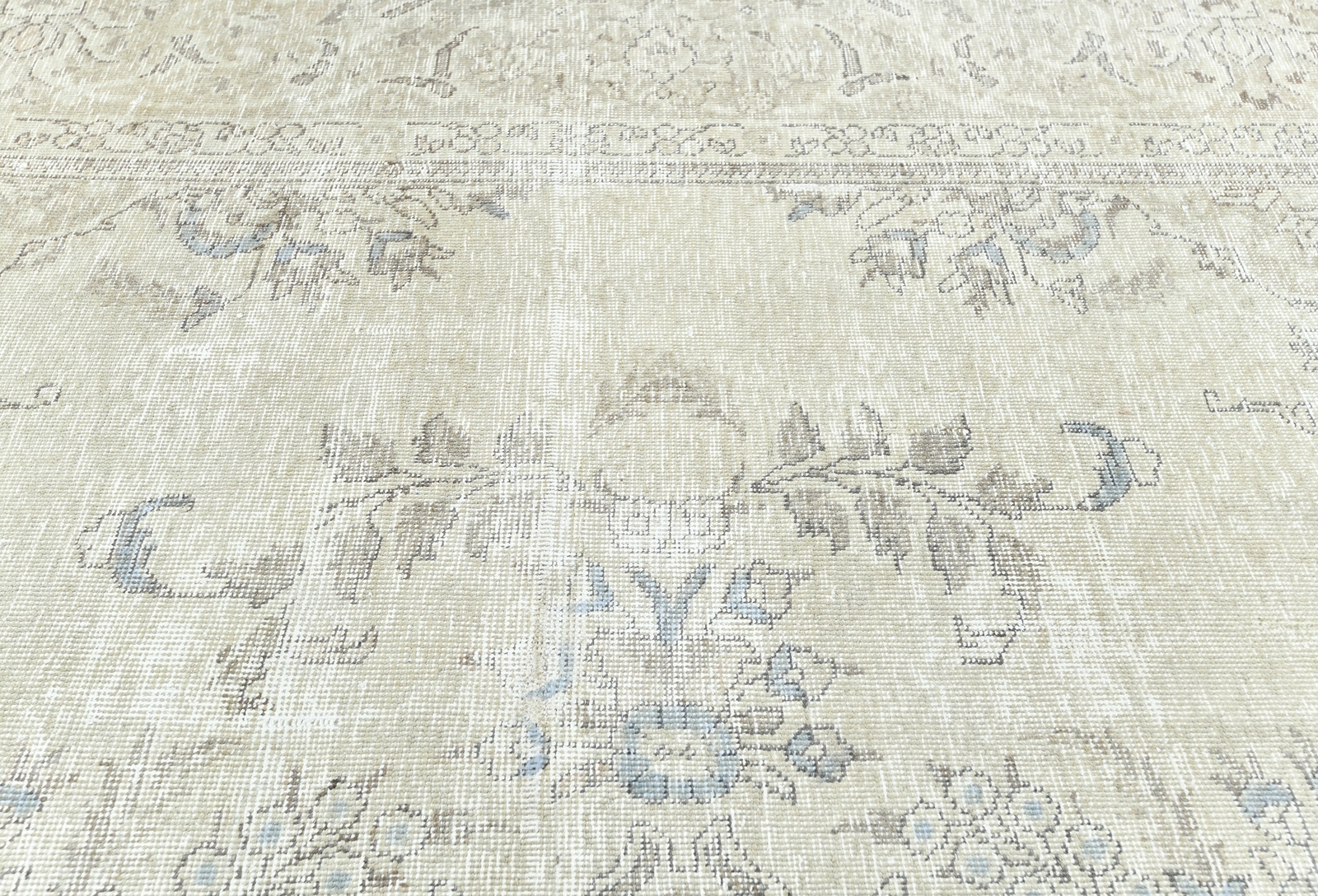 Antique Distressed Floral Medallion Rug Muted Vintage Oriental Carpet 10X11’6 ft