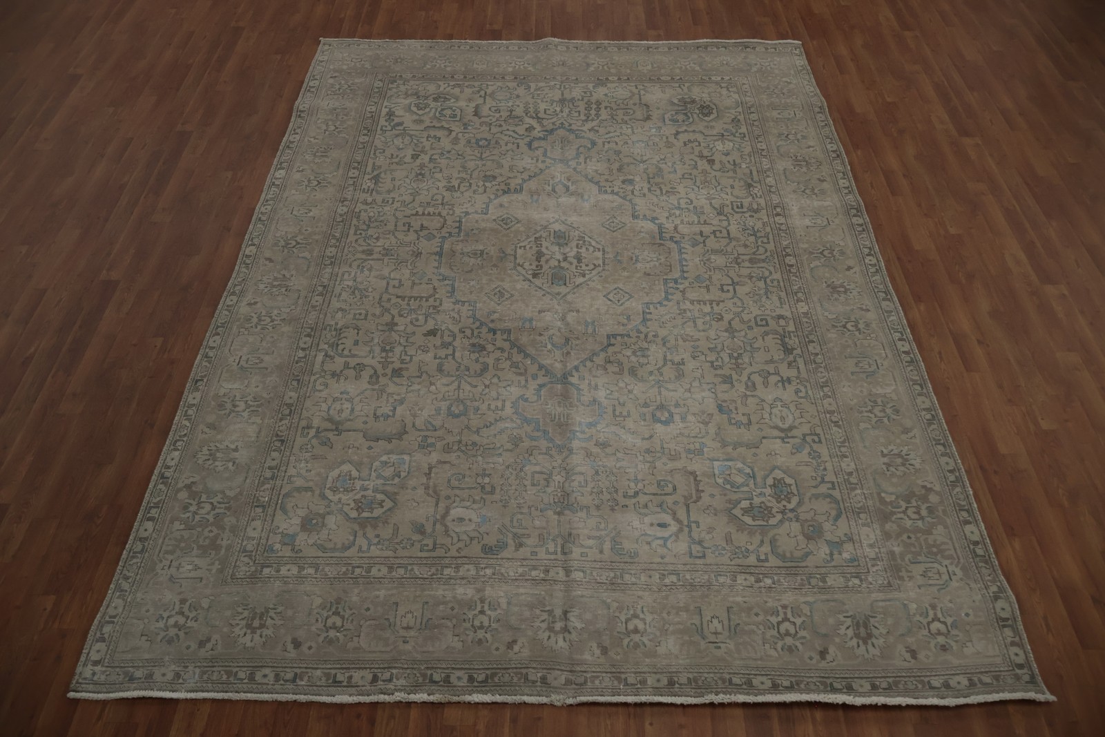Vintage Distressed Beige Rug Adding Timeless Sophistication to Interiors 8×11