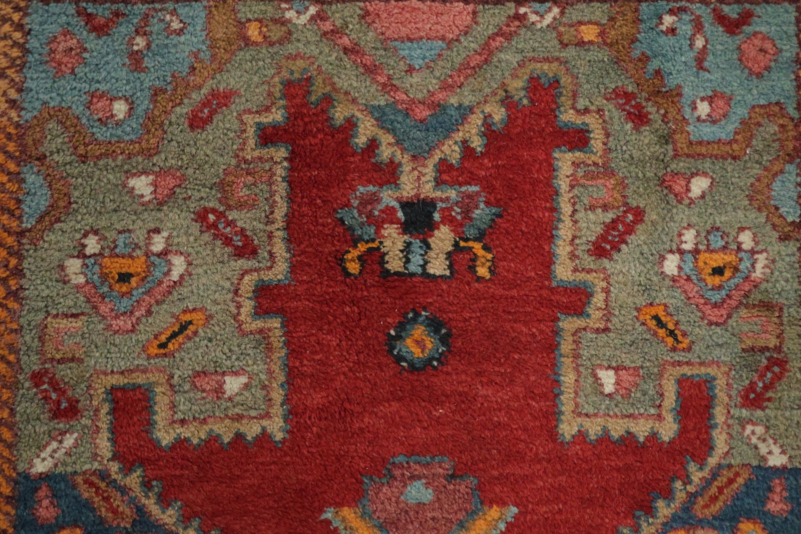 Classic Vintage 4×7 All-Over Geometric Rug in Elegant Red Navy Design