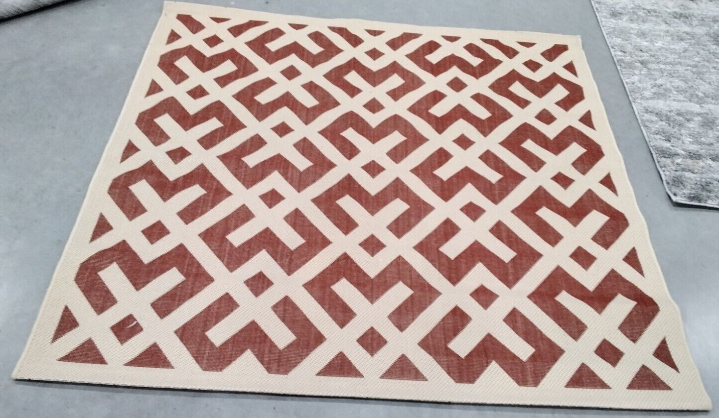 RED / BONE 5′-3″ X 5′-3″ Flaw in Rug, Reduced Price 1172734945 CY6915-238-5SQ