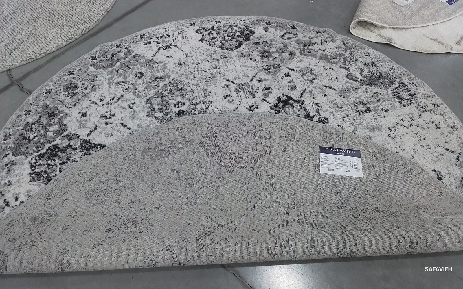 SILVER / GREY 8′-0″ x 8′-0″ Flaw in Rug, Reduced Price 1172804749 MAD611G-8R