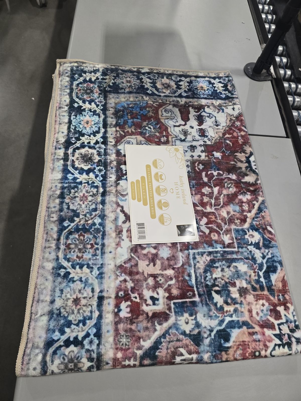KATHY IRELAND HOME KATHY IRELAND FLANNEL AREA RUG 4FT X 6FT – BLUE/WHITE/RED