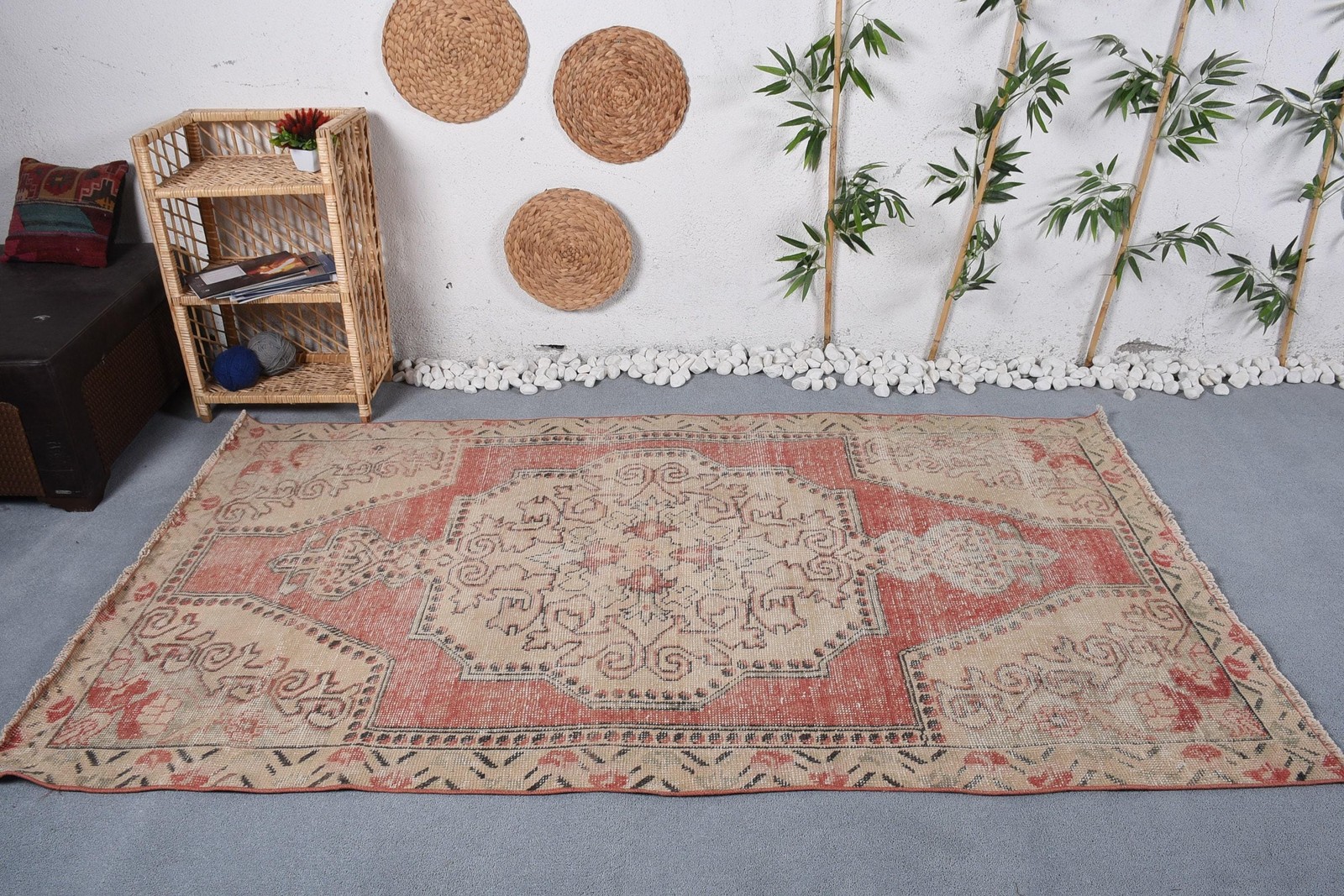 Vintage Rug 4,4×7,7 ft (134×235 cm), Red Plants & trees Turkish Rug