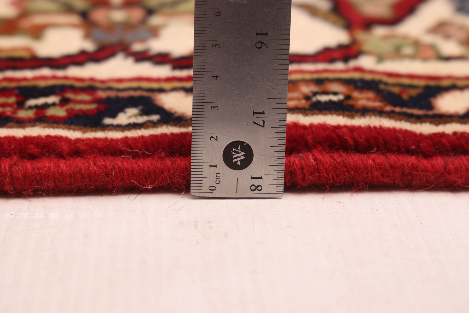 Vintage 5’3″ x 7’5″ Traditional Hand Knotted Vegetable Dye Wool Area Rug