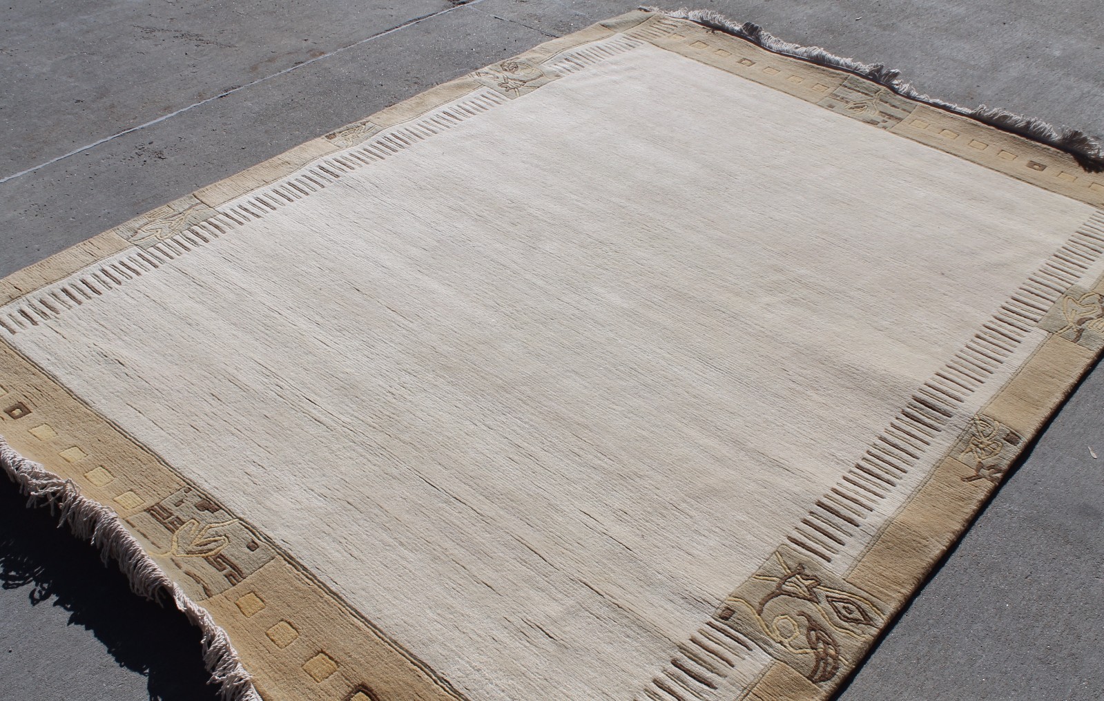 R8363 Gorgeous Neutral Color Tibetan Woolen Rug 5.8′ X 7.11′ Handmade In Nepal