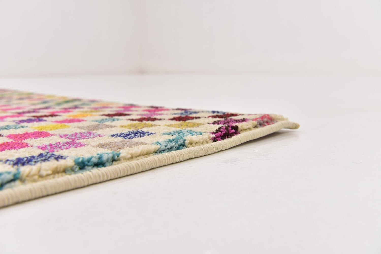 Vibrant Geometric Area Rug – Chromatic Collection (4′ x 6′)