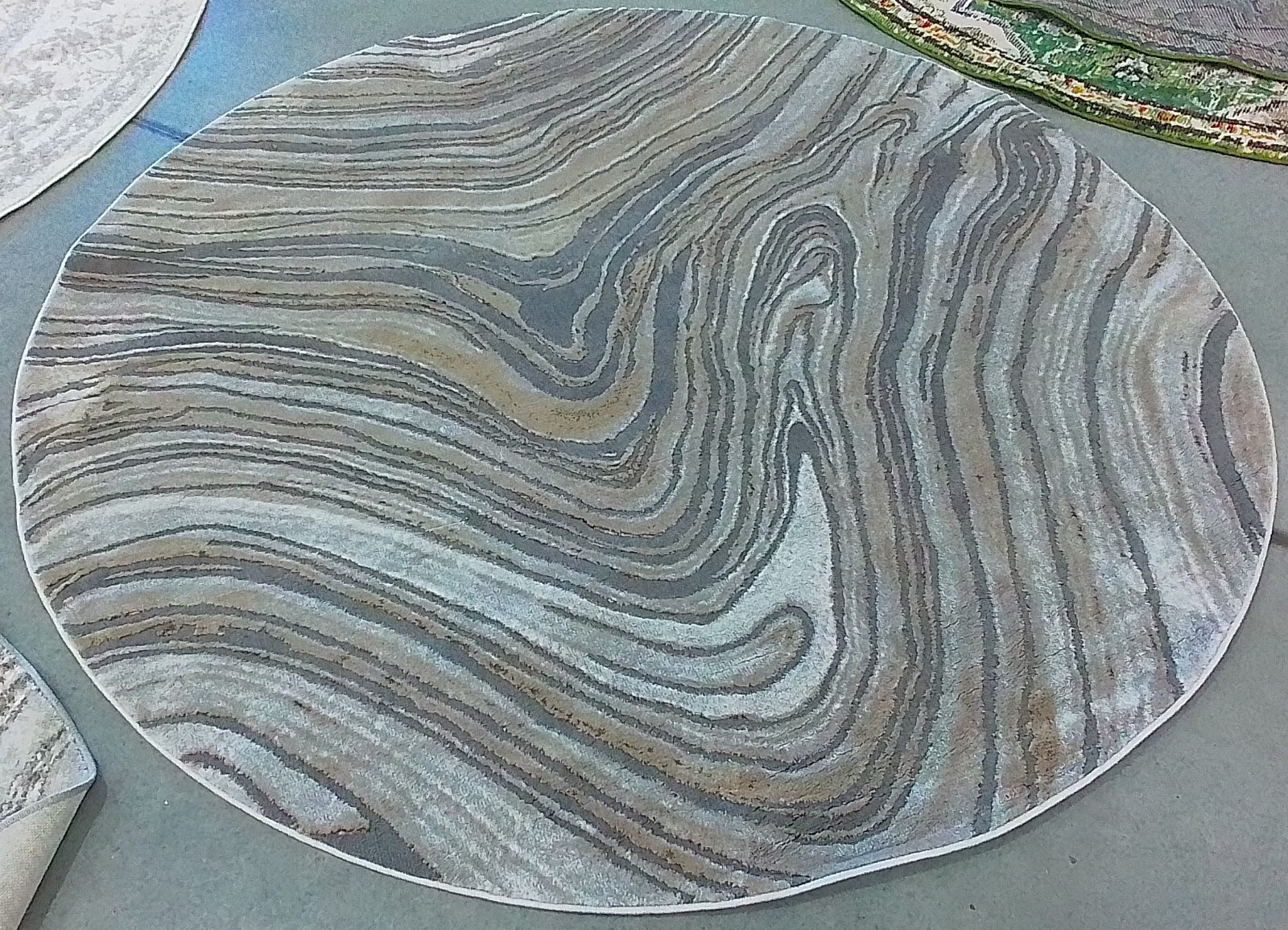 GOLD / GREY 6′-7″ x 6′-7″ Flaw in Rug, Reduced Price 1172772536 CFT846D-7R