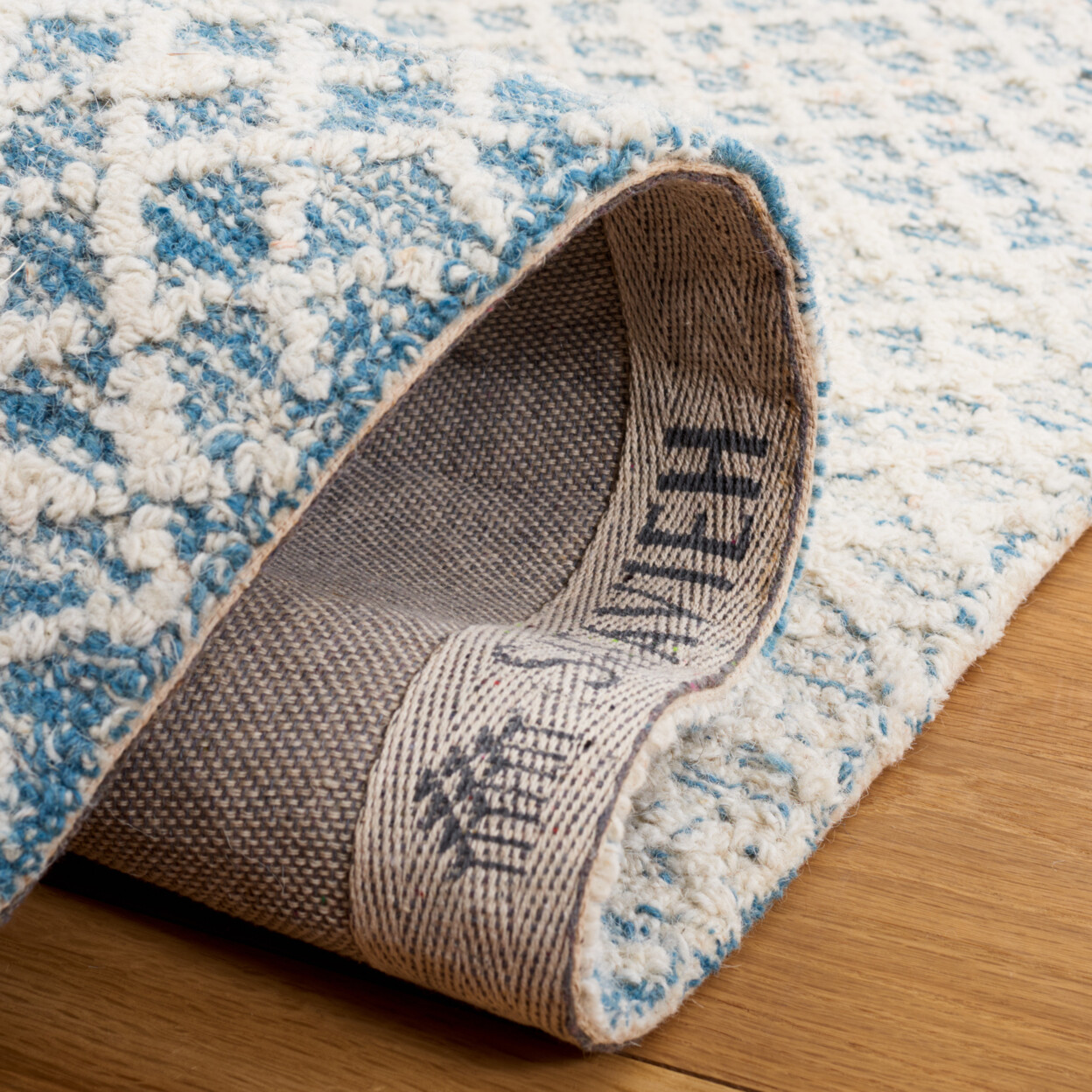SAFAVIEH Micro-Loop MLP353M Handmade Blue / Ivory Rug