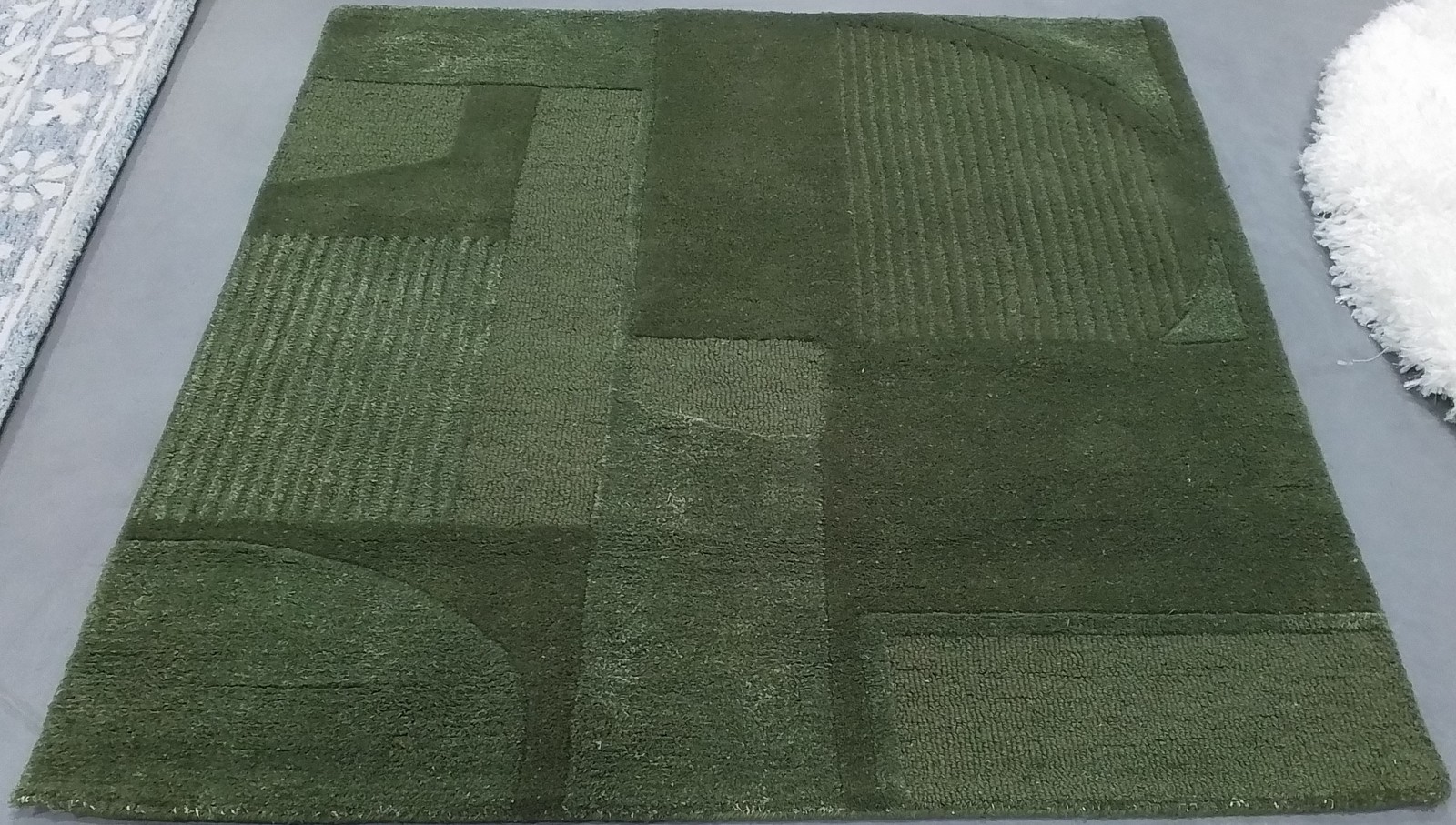 GREEN 4′-0″ x 4′-0″ Back Stain Rug, Reduced Price 3172810391 FTV251Y-4SQ