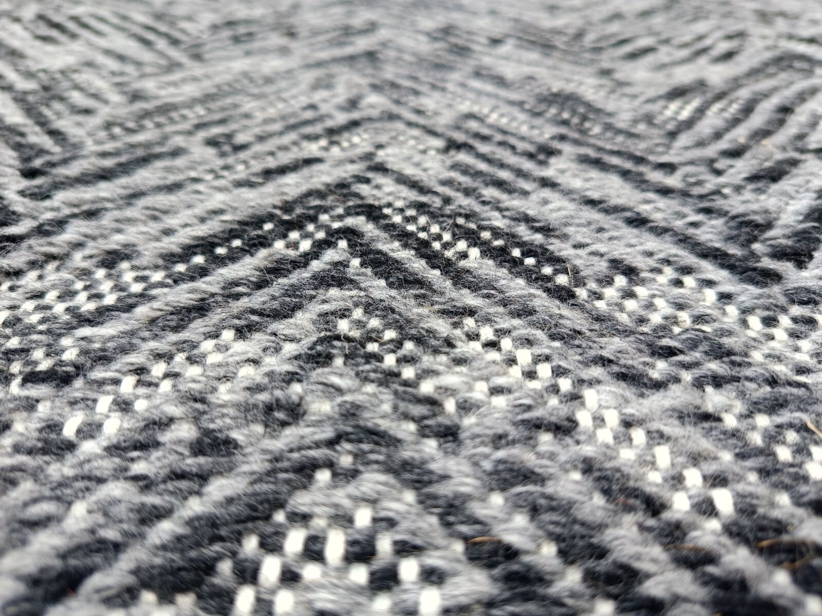 5×8 ft Jakart Black and White Striped Area Rug – Modern Hand-Woven Design