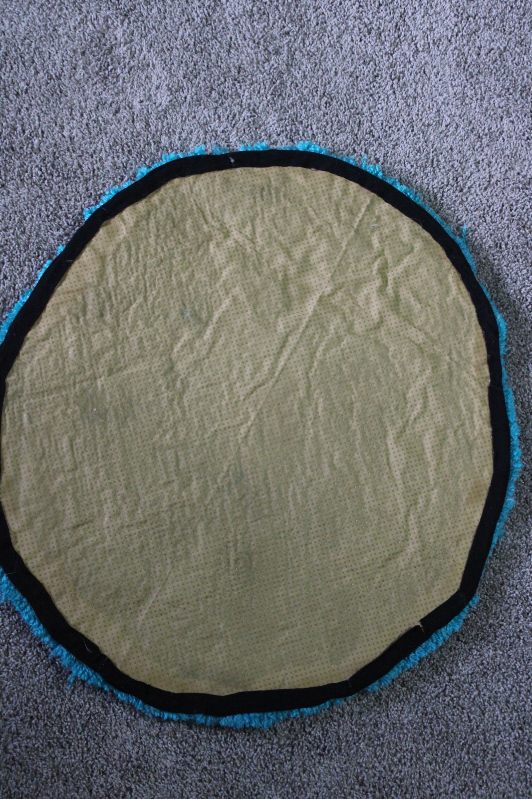 Hand Tufted Smiling Rug 25X27 Teal Black