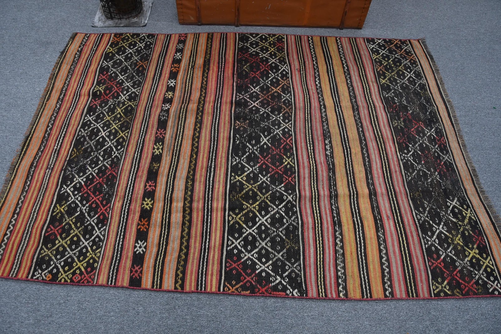 Vintage 4,3×6,1 ft Rug, Area Turkish Rug, Black Red Floral Rug