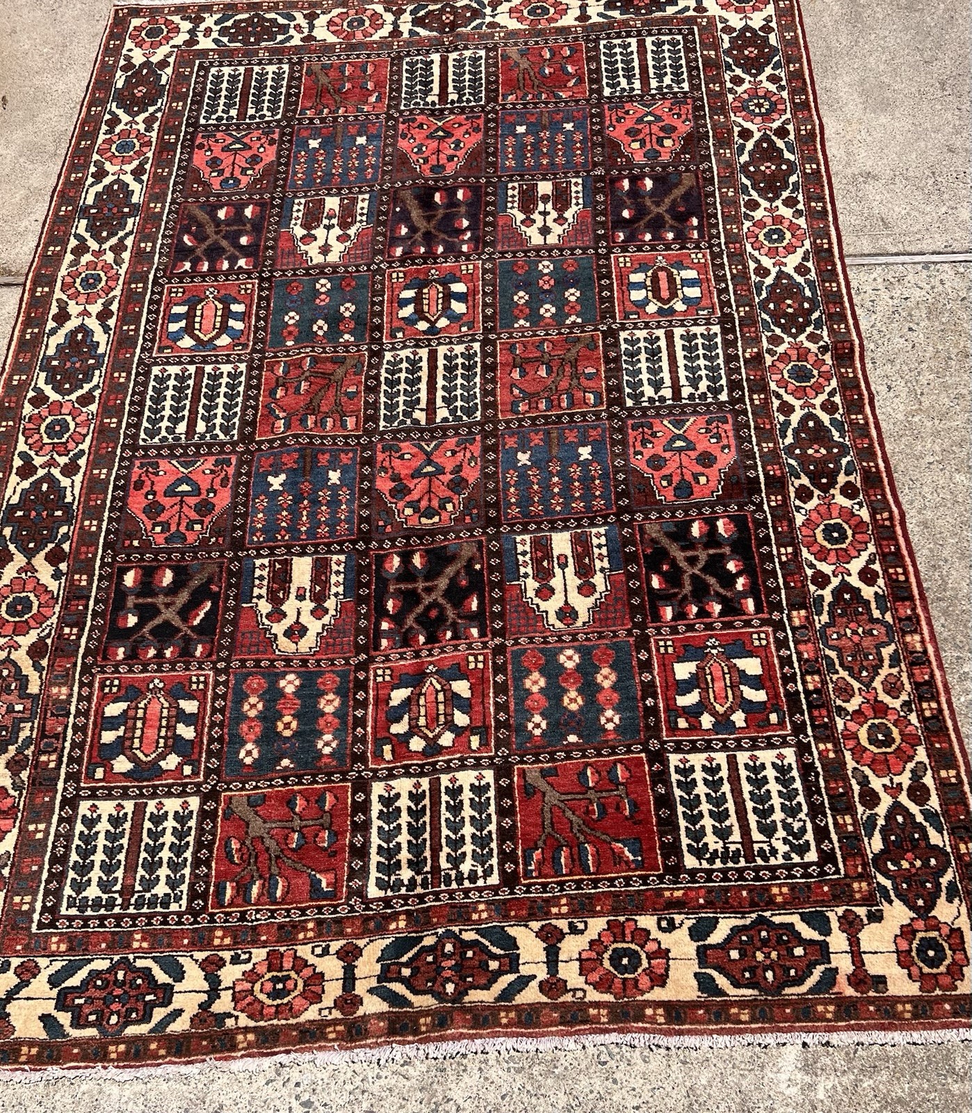 Vintage Tribal Geometric Bakhtiari Area Rug Wool Hand-knotted Nomad carpet