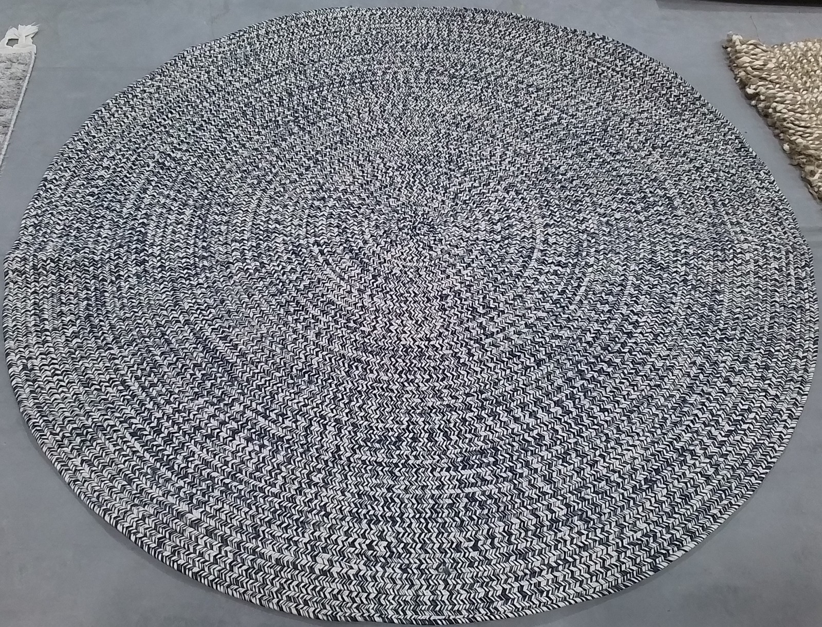 DARK BLUE / IVORY 5′-0″ x 5′-0″ Flaw in Rug, Reduced Price 3172810624 BRA201N-5R
