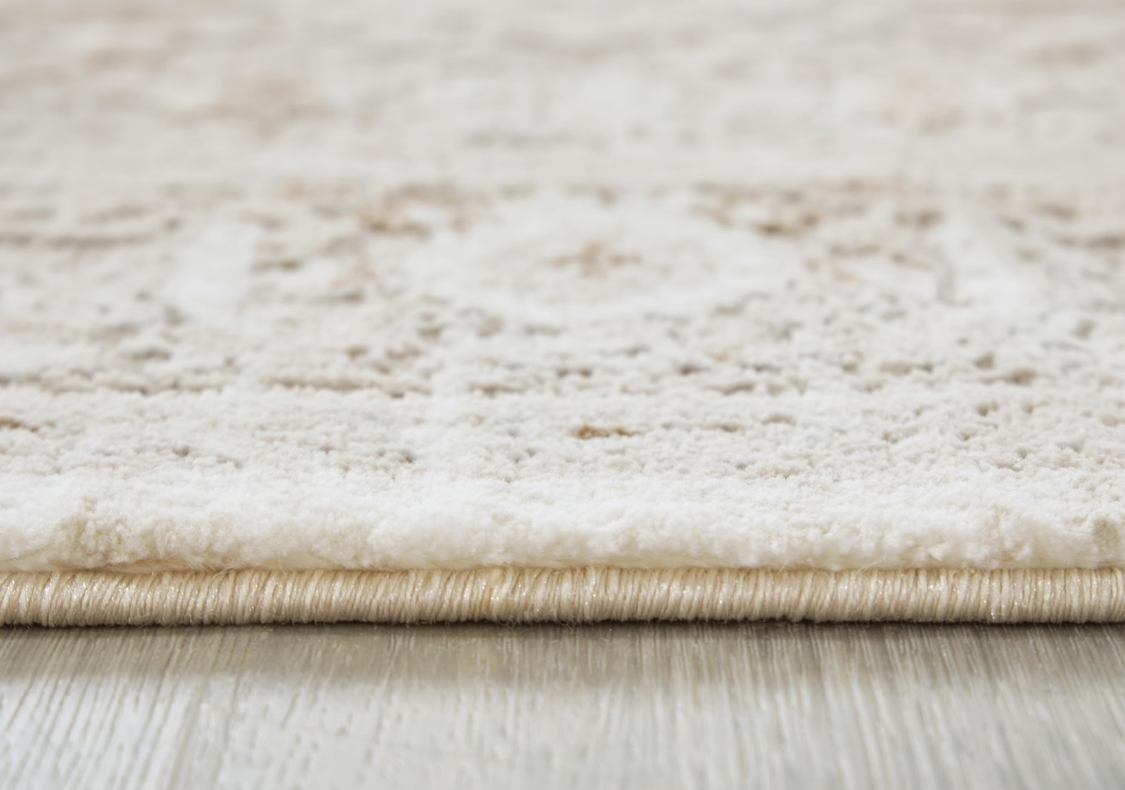 Signature Design by Ashley Gatwell 5′ x 7′ Rug, Ivory White,Gray & Tan