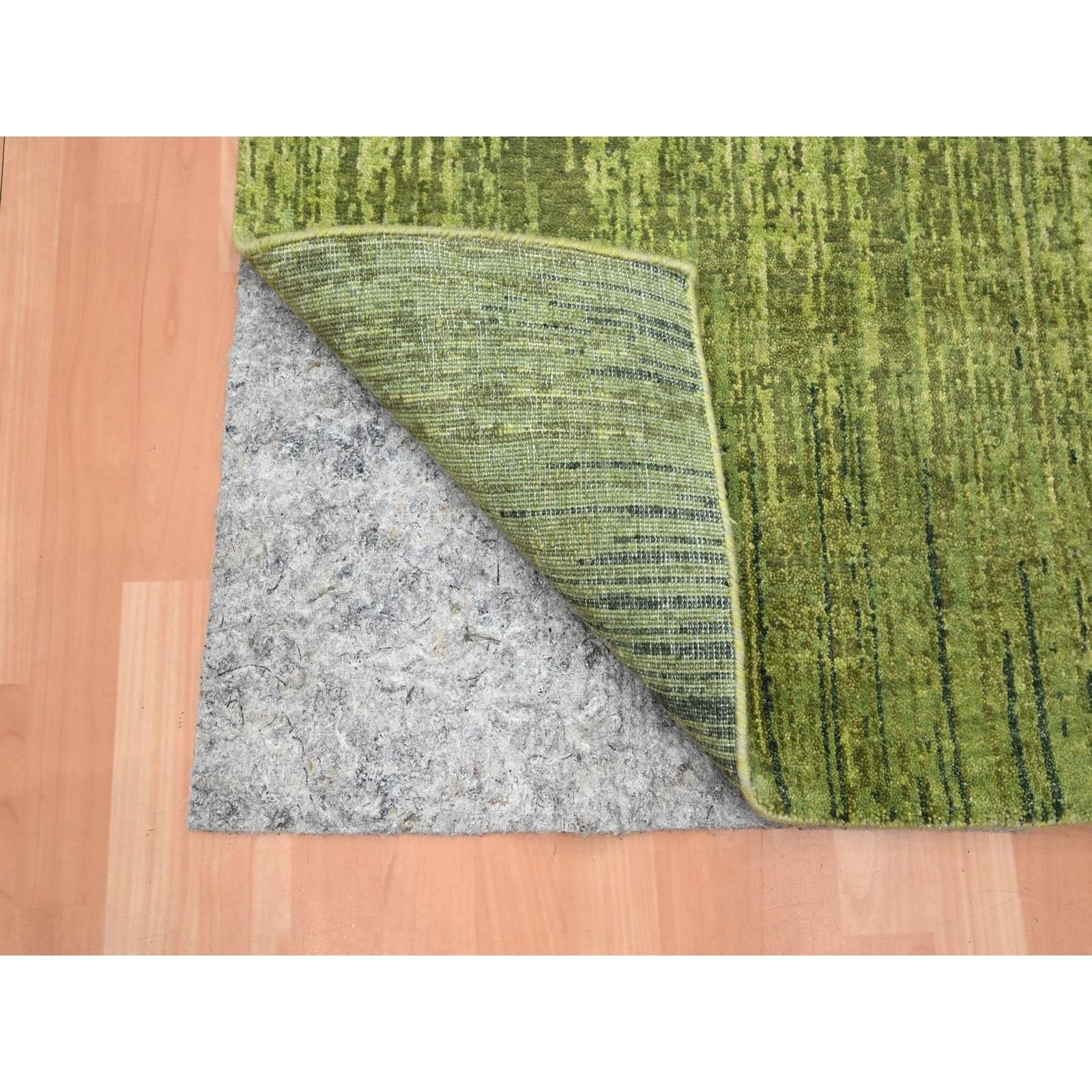 Hand Knotted Rug 3’1″x5’1″ Pickle Green Vertical Ombre Design Soft Wool 75838